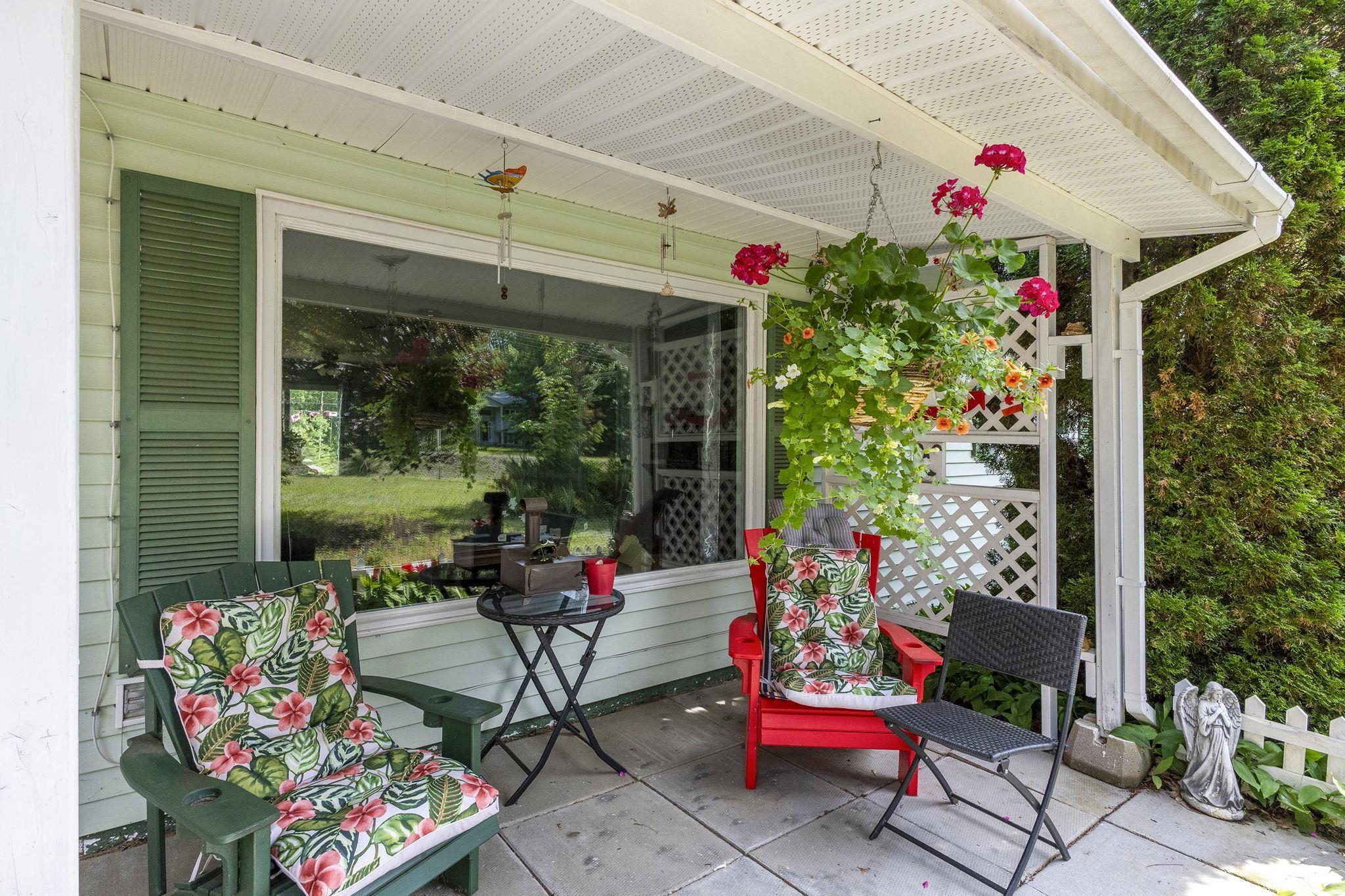 $425,000.00: 266 Hall Road, South Greenwood