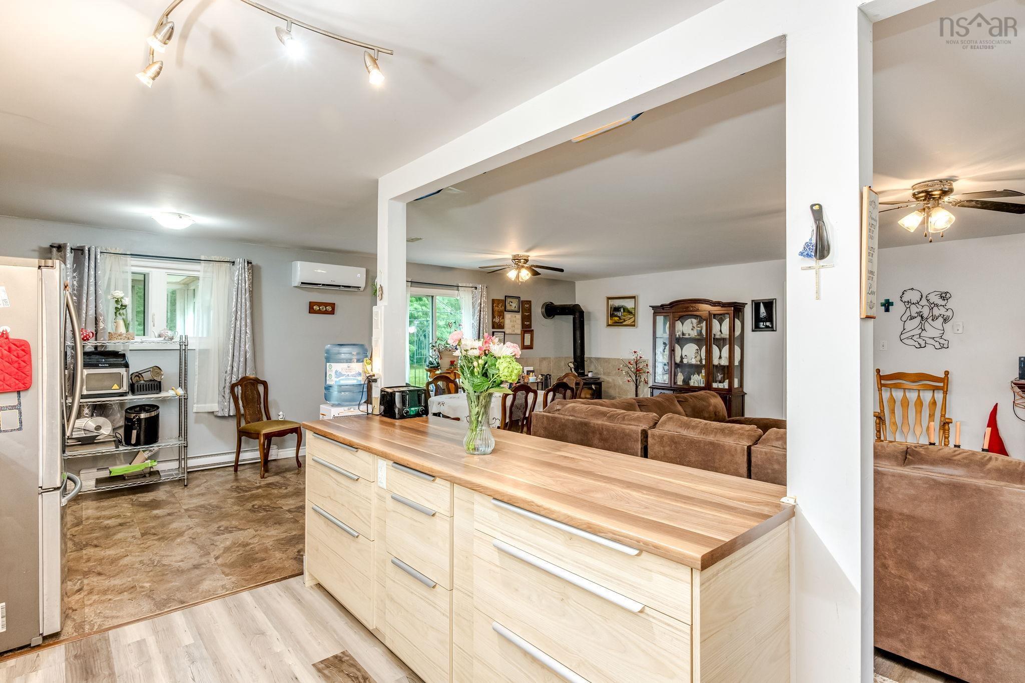 $425,000.00: 266 Hall Road, South Greenwood