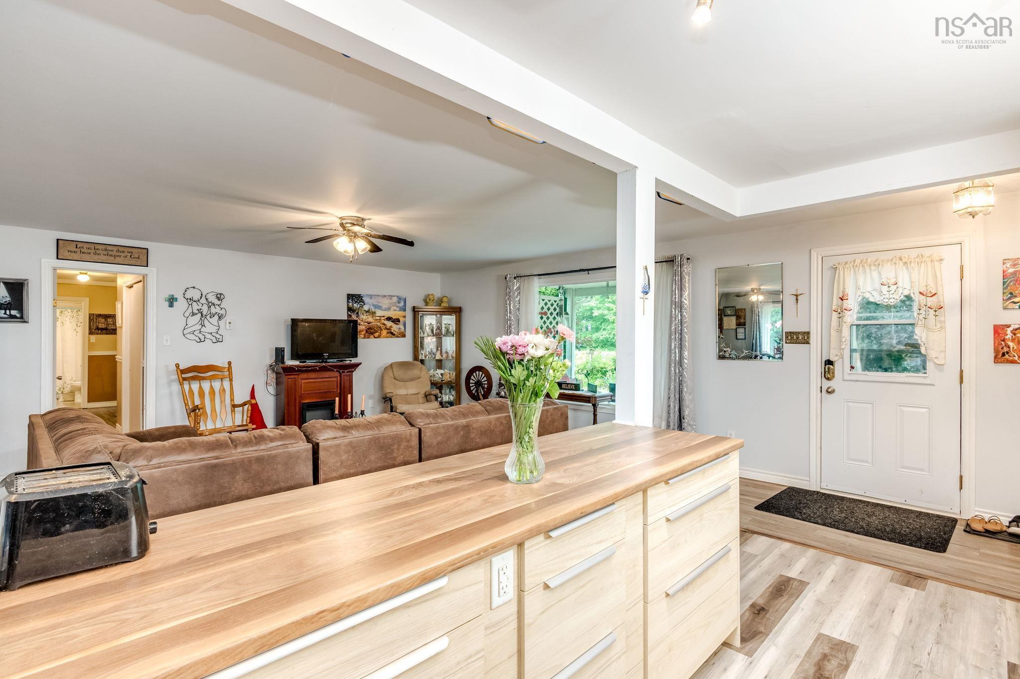 $425,000.00: 266 Hall Road, South Greenwood