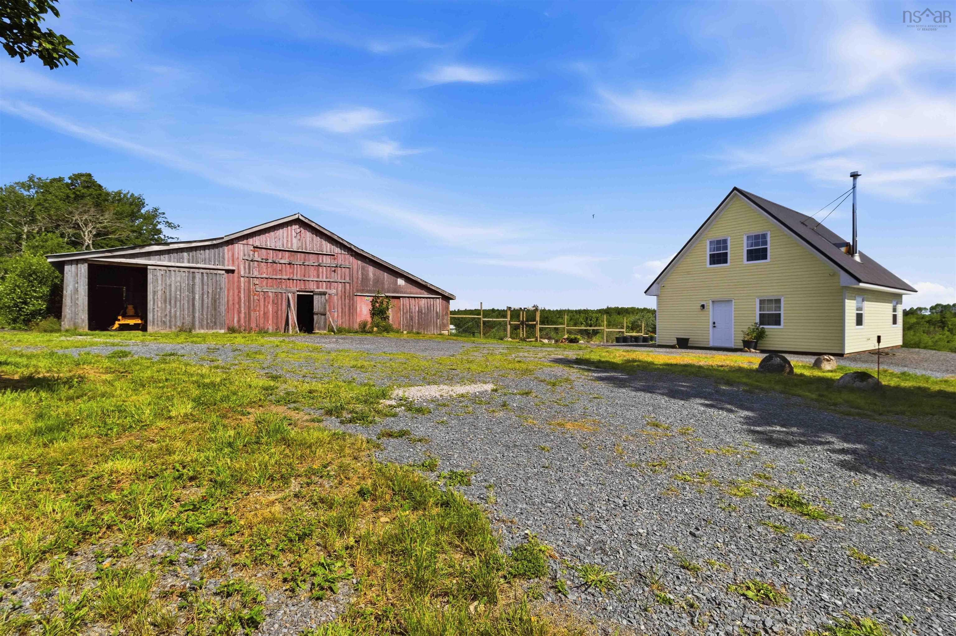 $749,900.00: 1368 Highway 208, Simpsons Corner