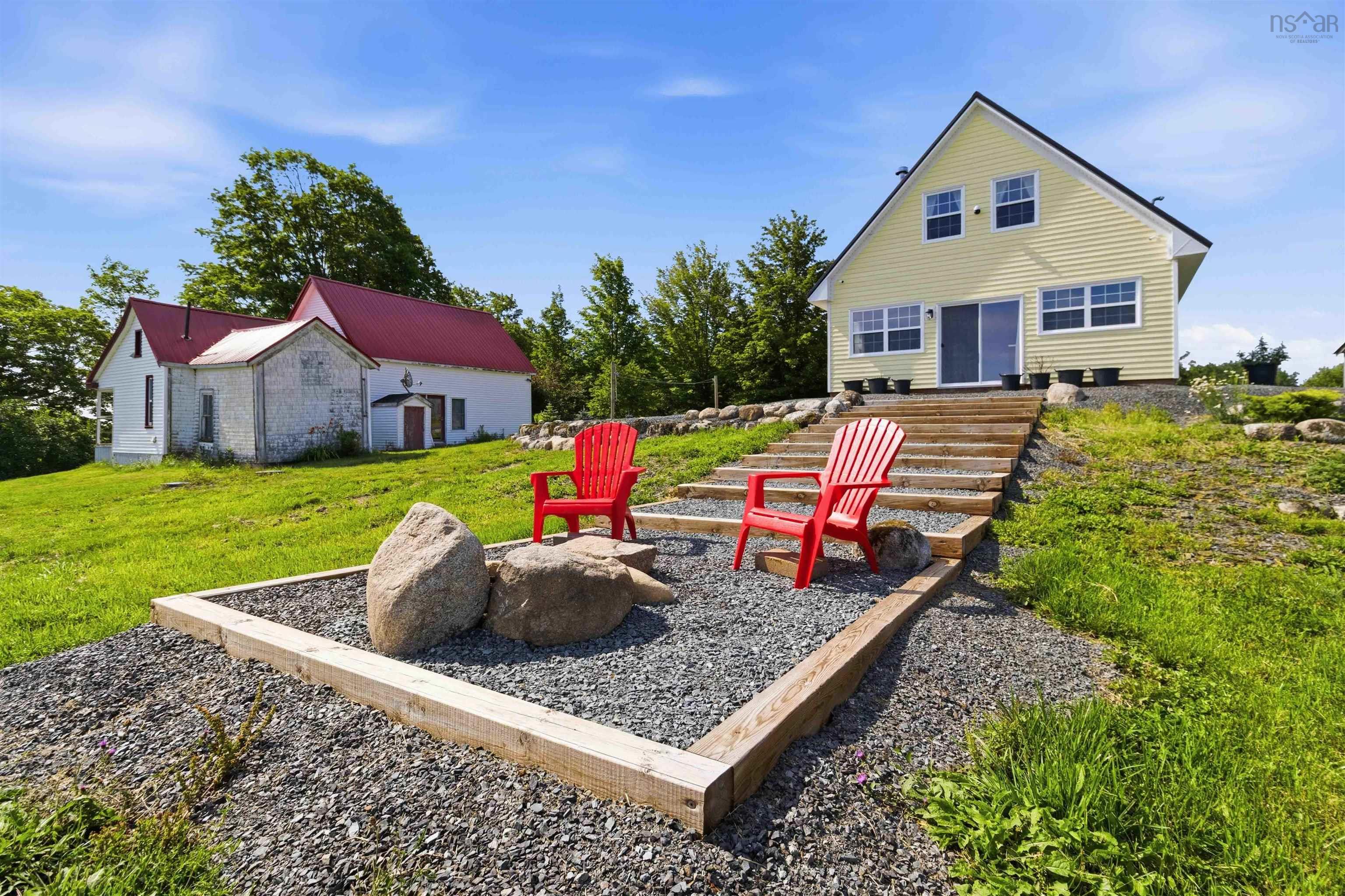 $749,900.00: 1368 Highway 208, Simpsons Corner