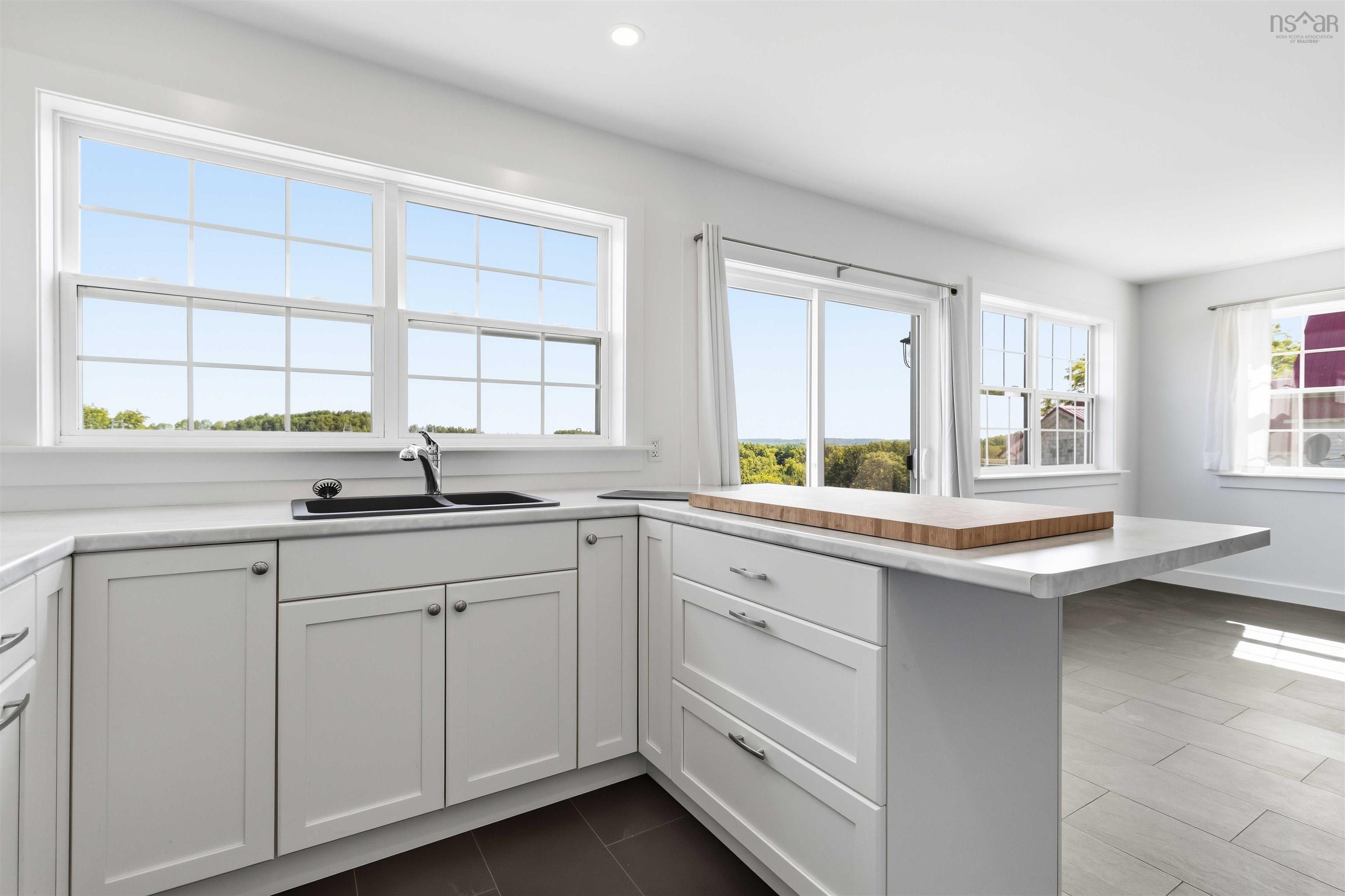 $749,900.00: 1368 Highway 208, Simpsons Corner