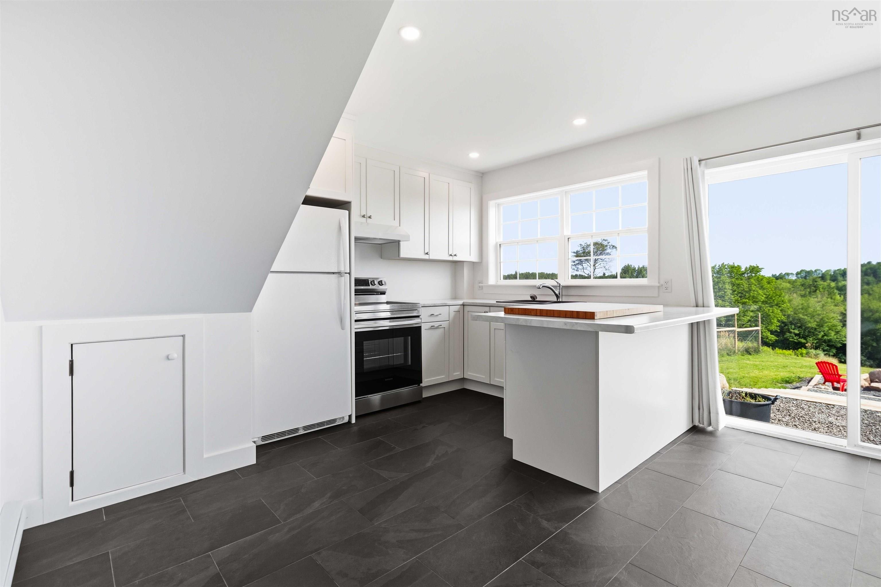 $749,900.00: 1368 Highway 208, Simpsons Corner