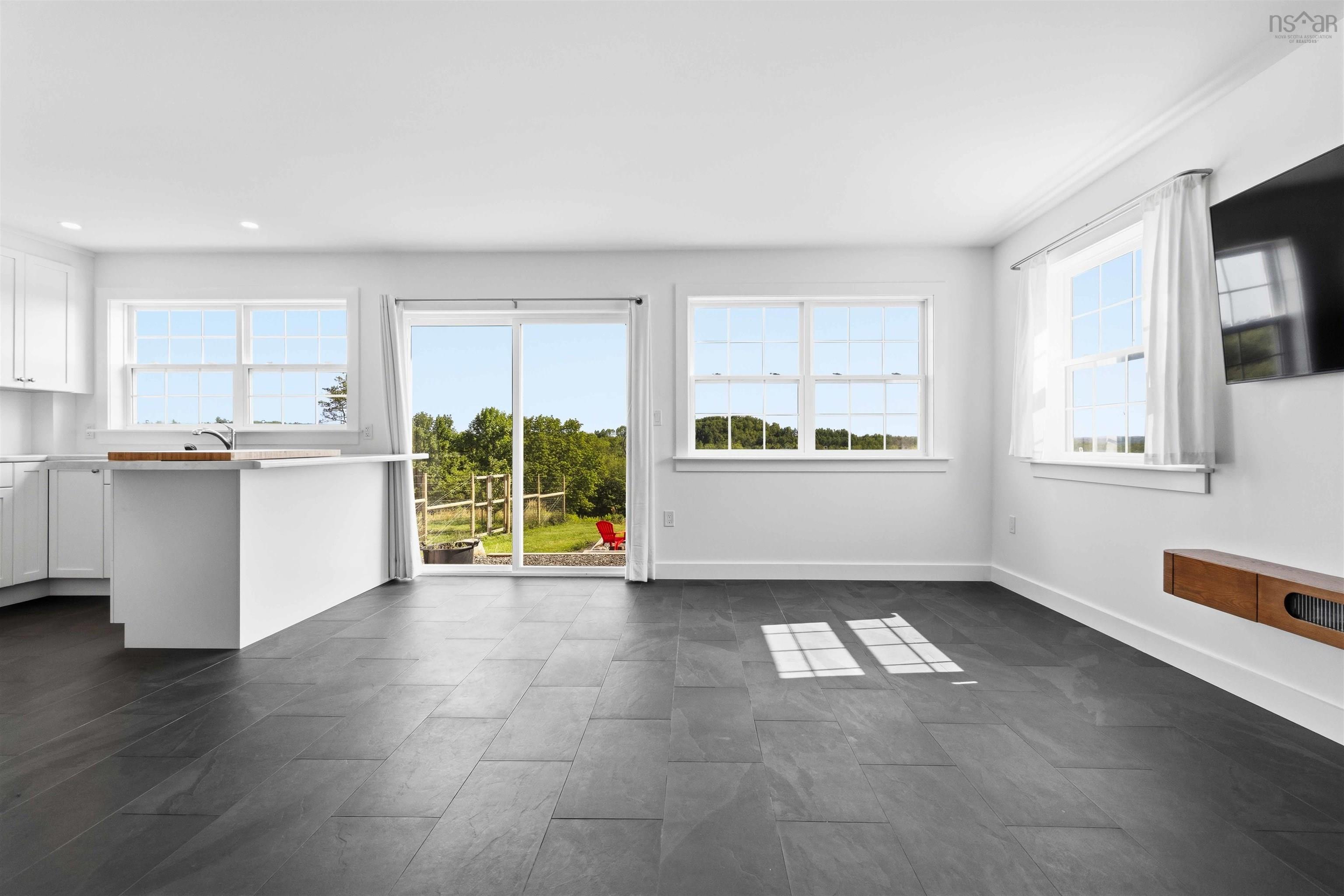 $749,900.00: 1368 Highway 208, Simpsons Corner