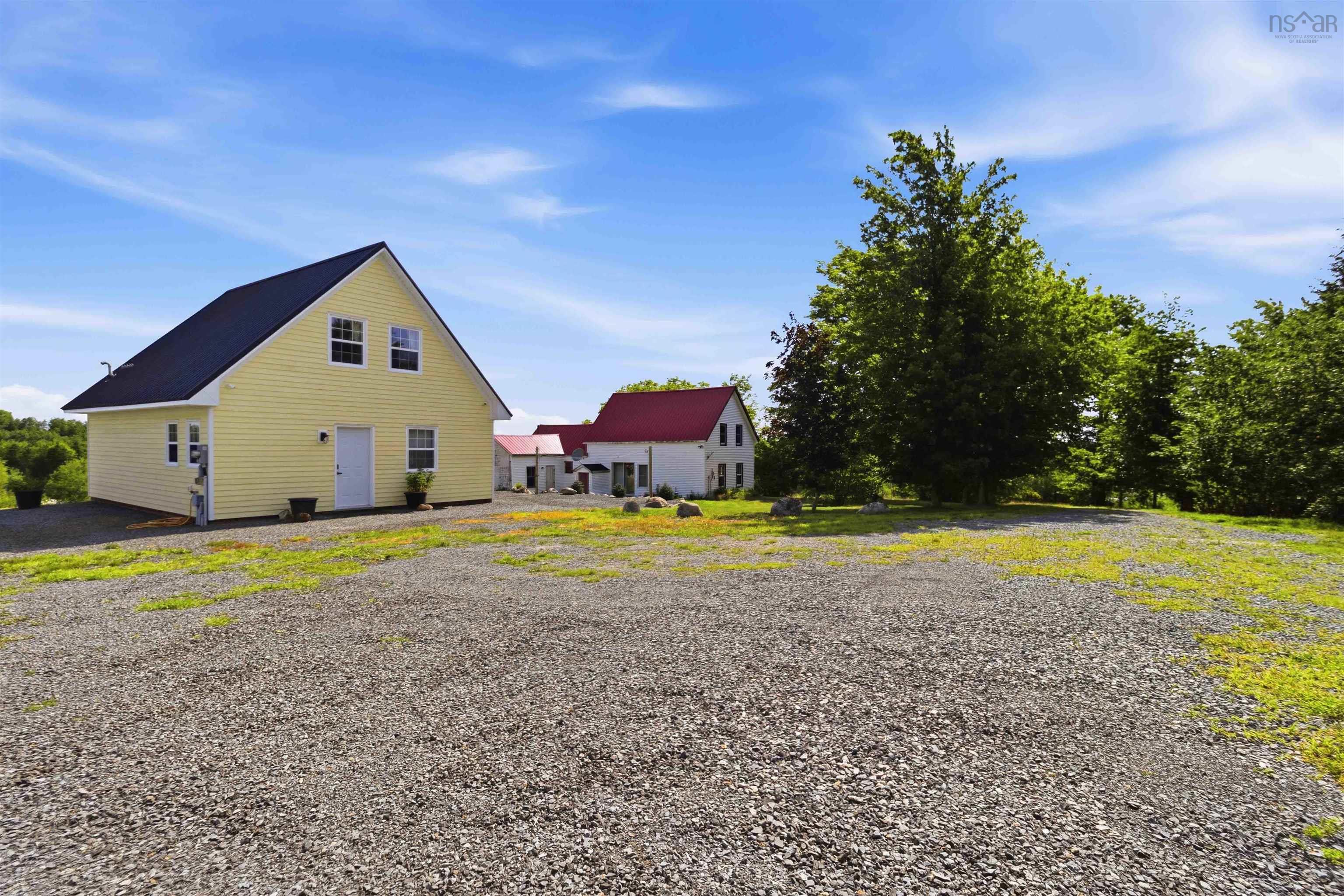 $749,900.00: 1368 Highway 208, Simpsons Corner