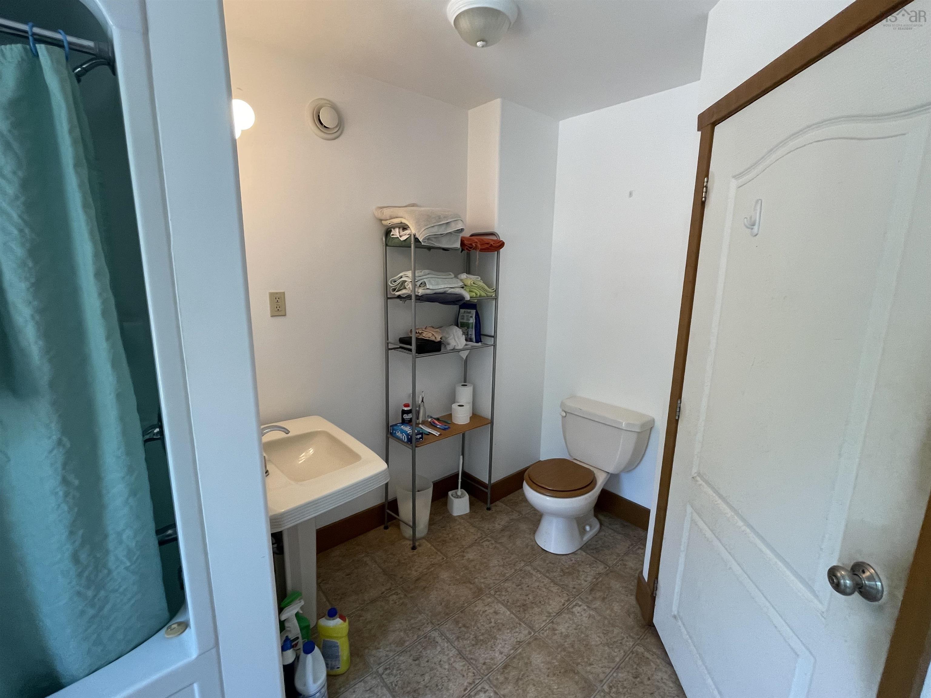 $650,000.00: 63 Old Post Road, East Chester