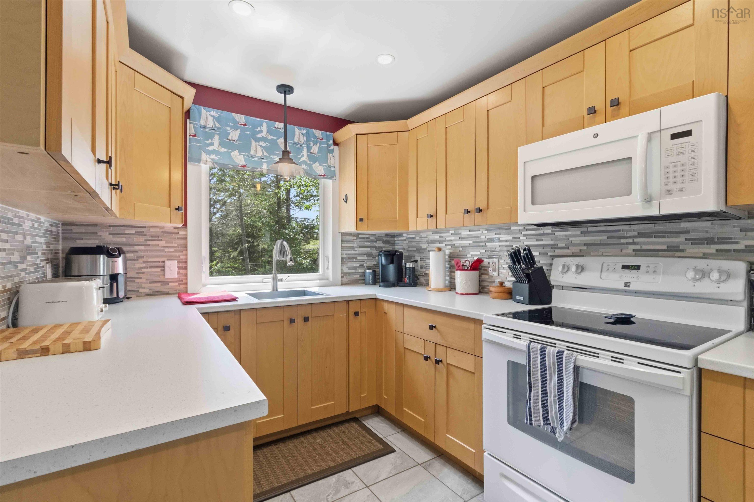 $555,000.00: 732 Ostrea Lake Road, Ostrea Lake