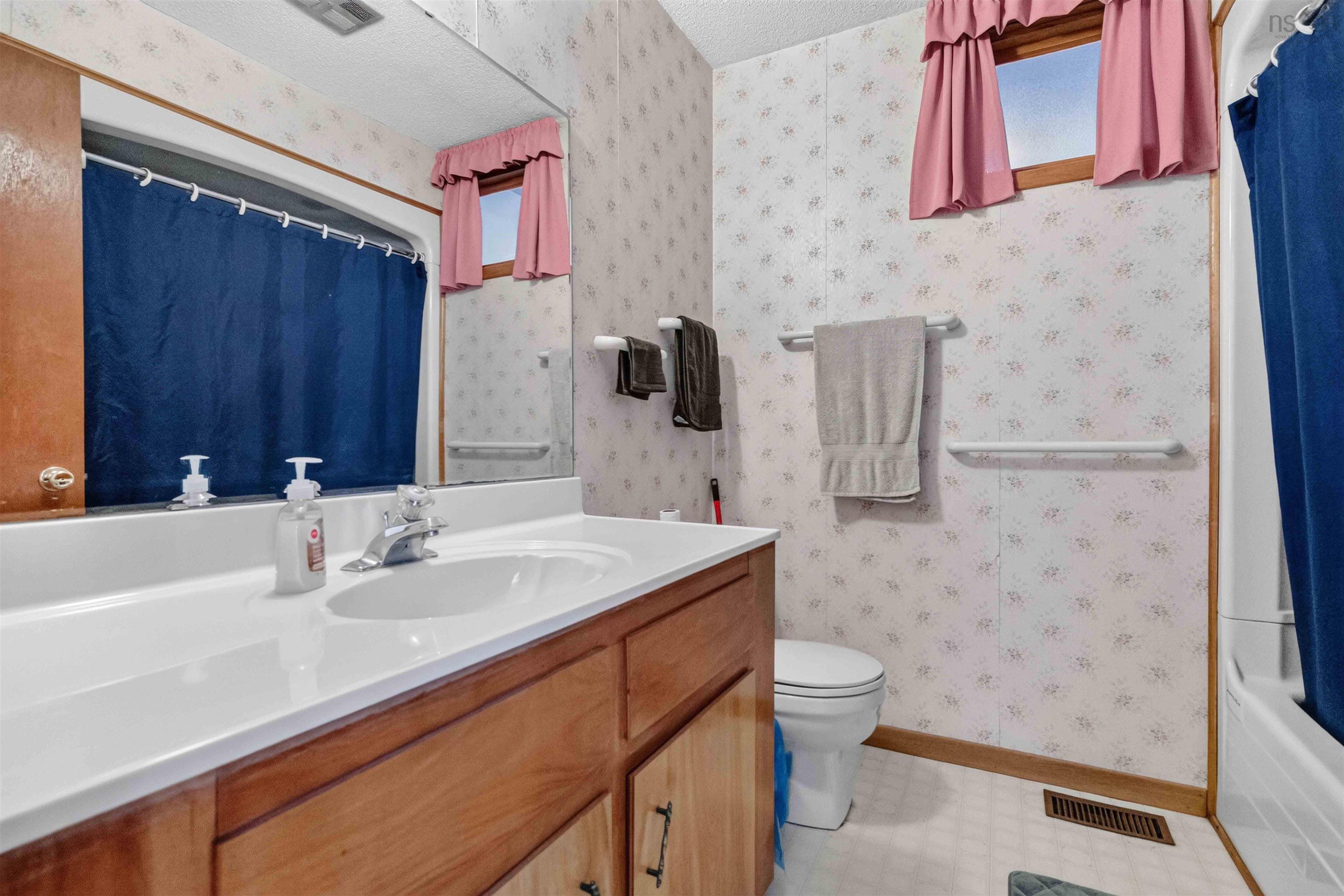 $399,000.00: 120 North Side Road, Riverport