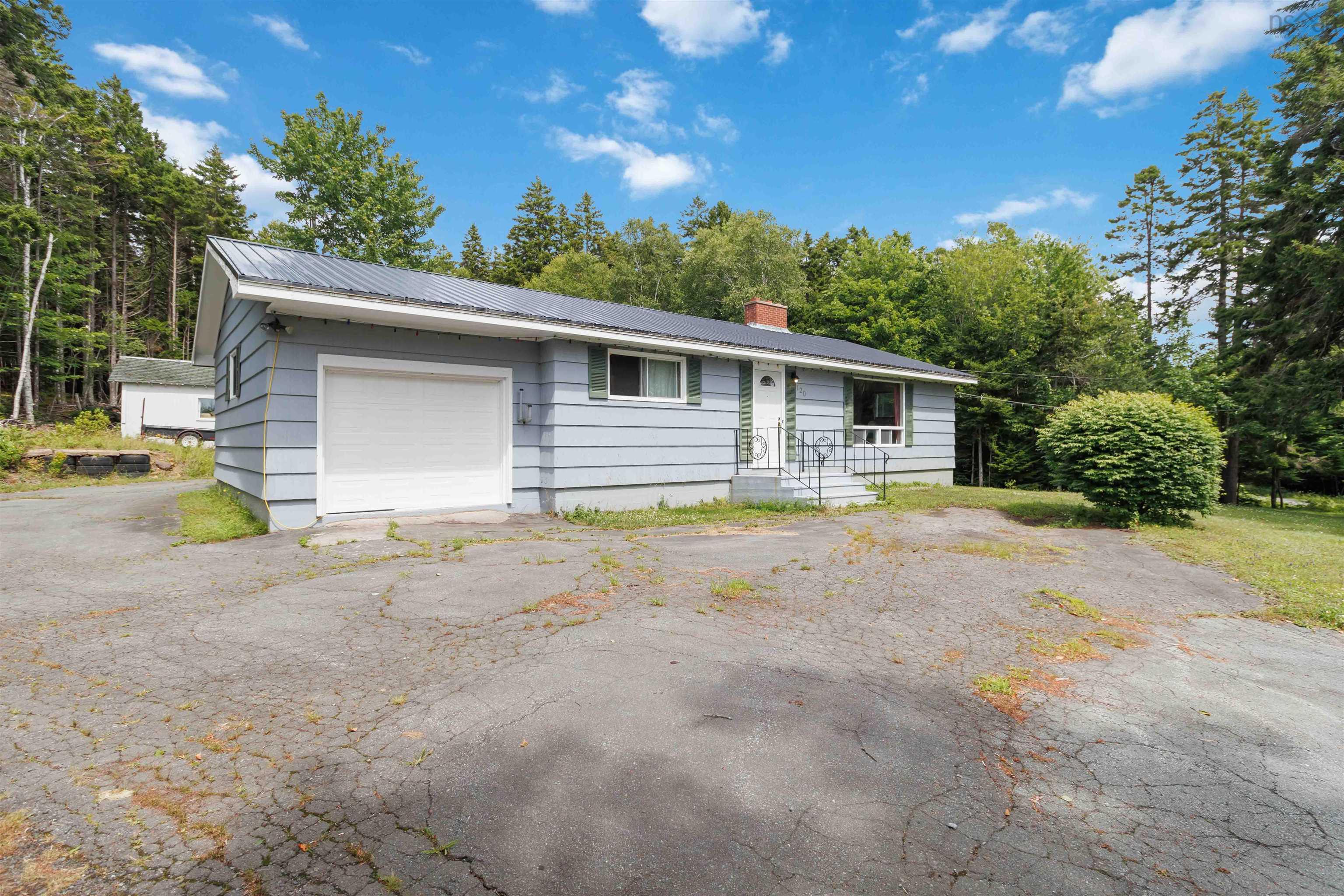 $399,000.00: 120 North Side Road, Riverport