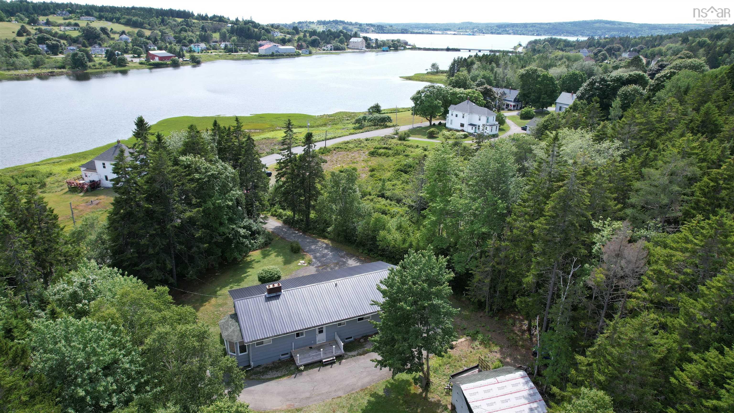 $399,000.00: 120 North Side Road, Riverport