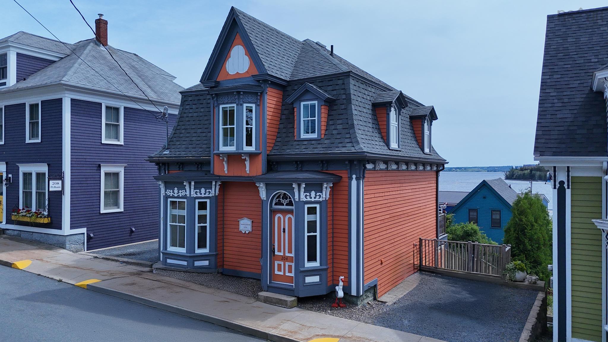 $995,000.00: 204 Pelham Street Lunenburg, Lunenburg