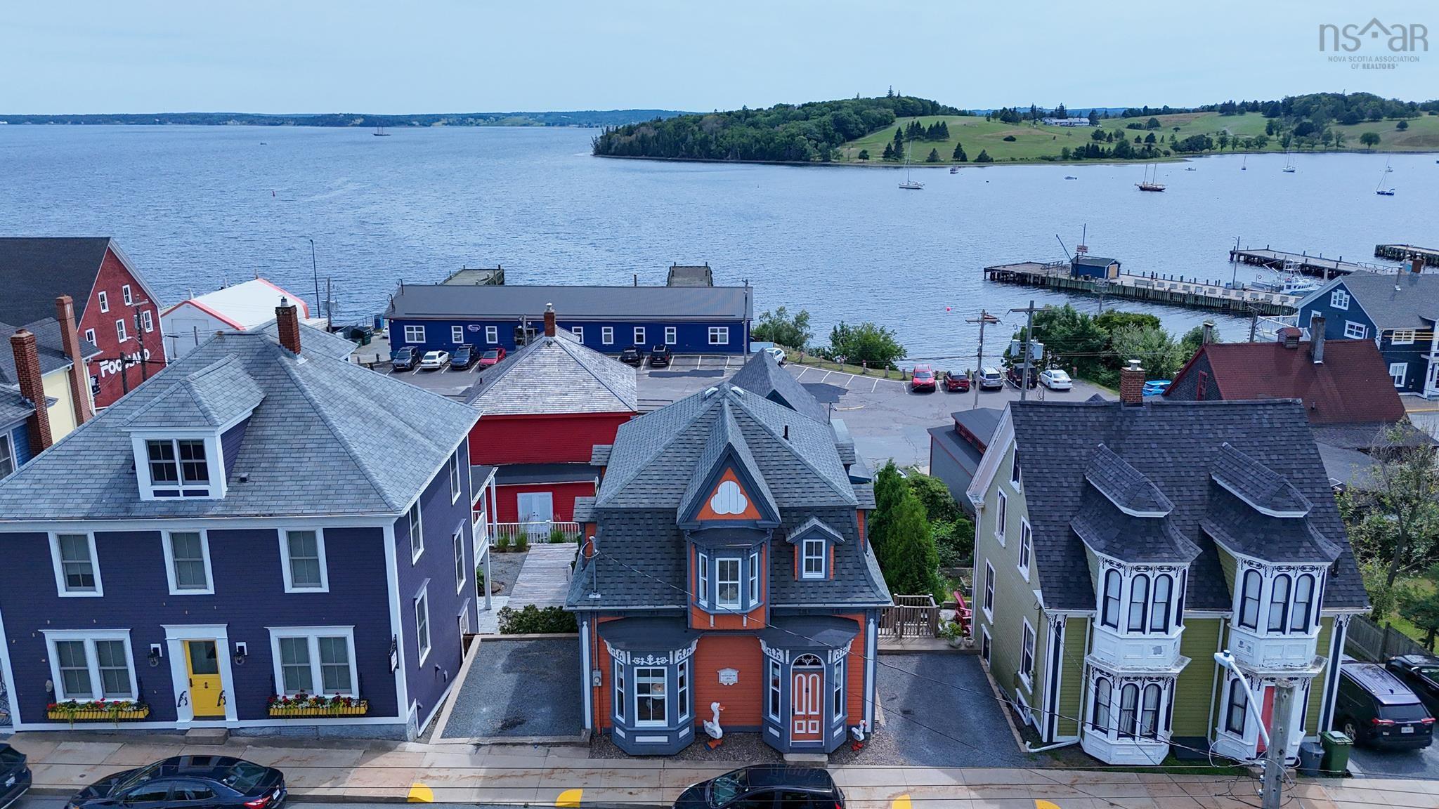 $995,000.00: 204 Pelham Street Lunenburg, Lunenburg