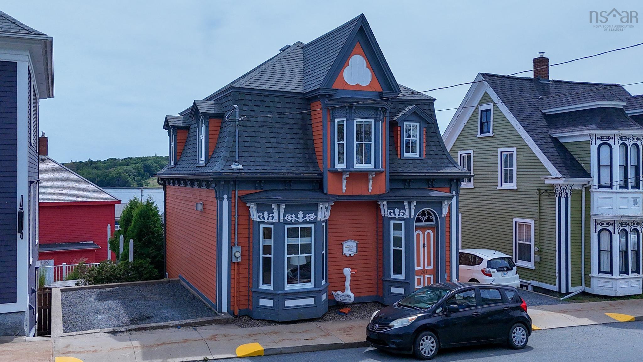 $995,000.00: 204 Pelham Street Lunenburg, Lunenburg