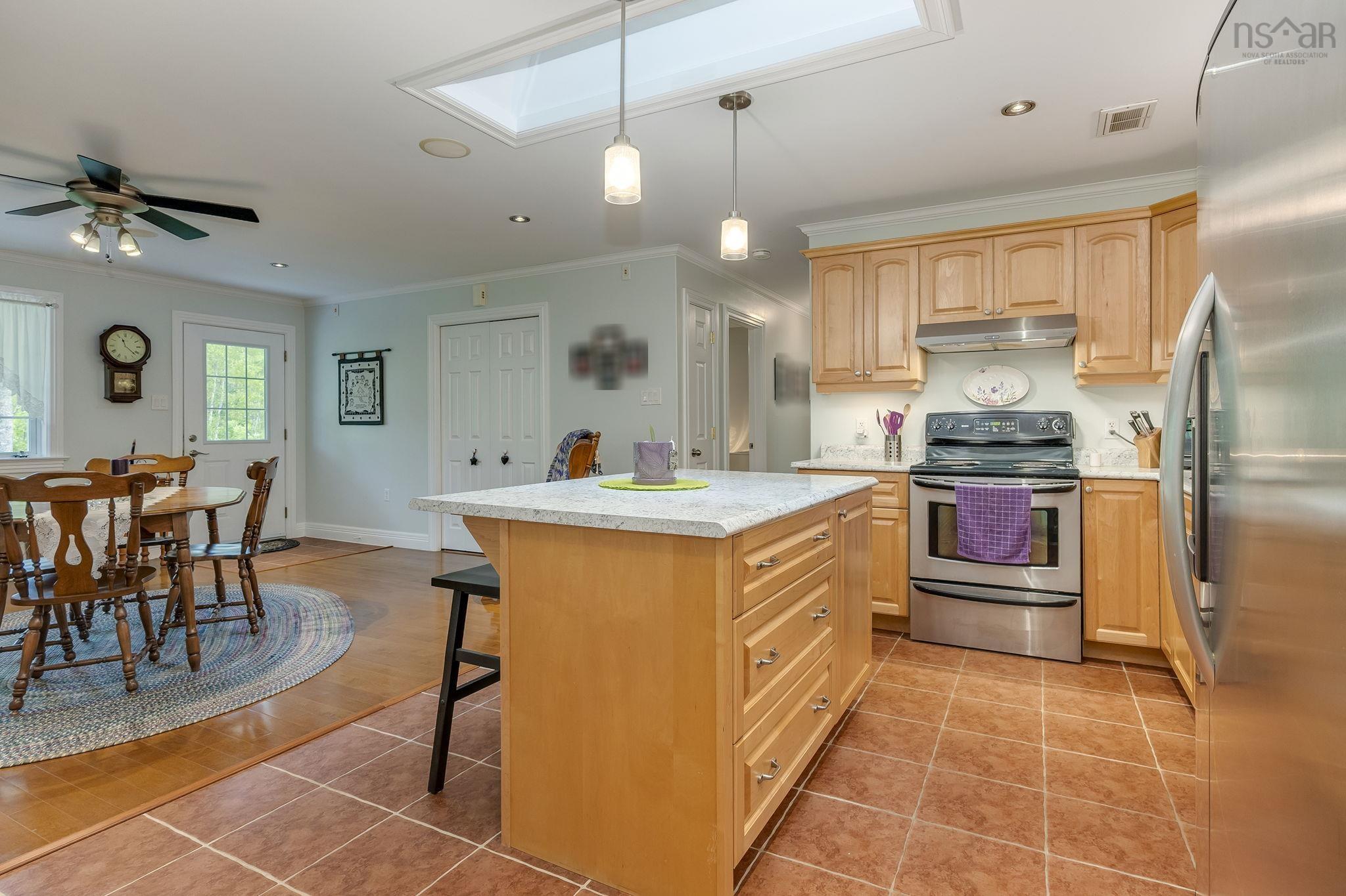 $649,900.00: 7450 Highway 14, Nine Mile River