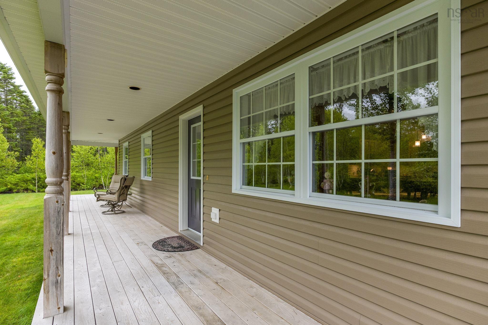$649,900.00: 7450 Highway 14, Nine Mile River