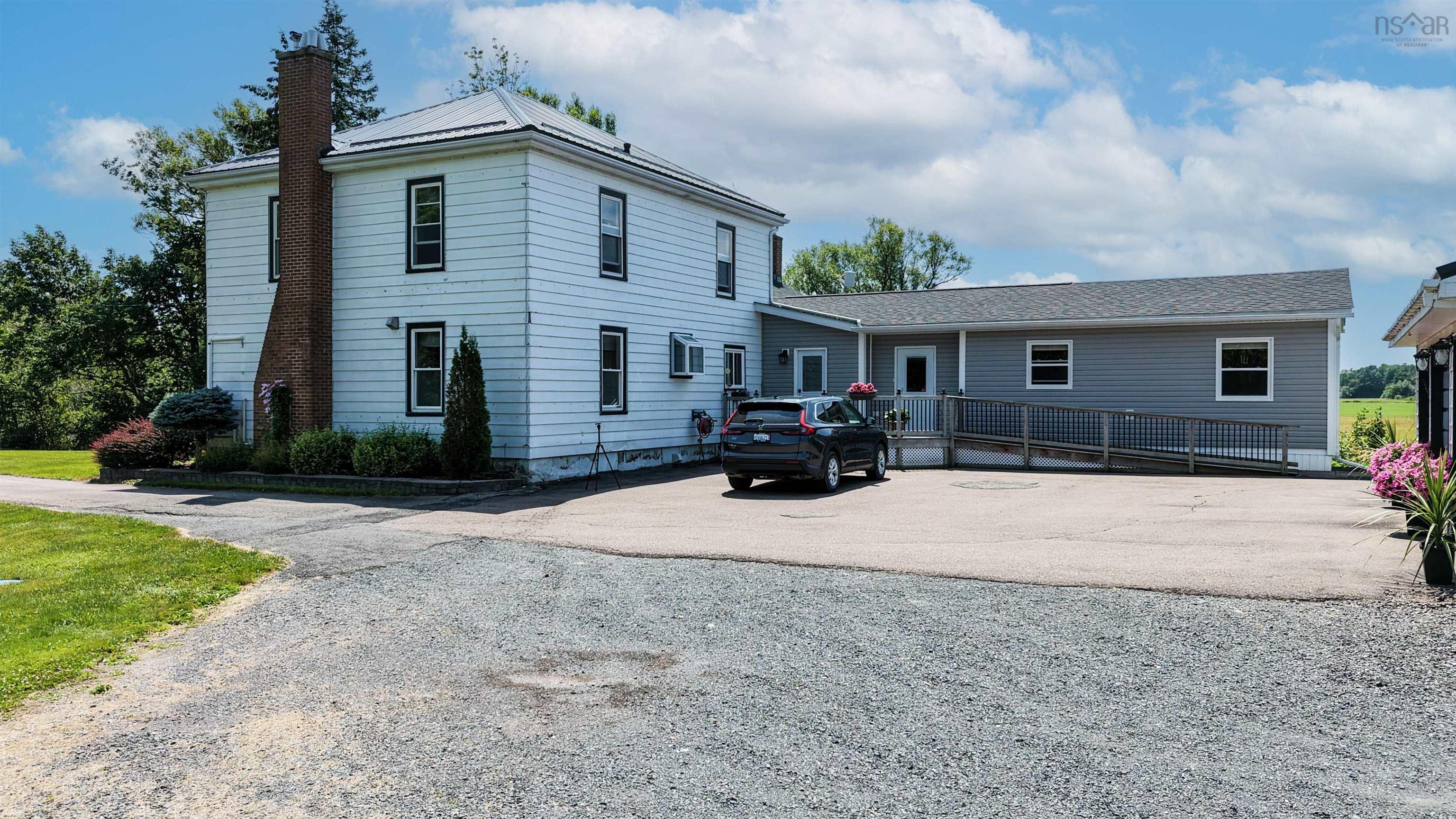 $565,000.00: 4289 West River East Side Road, Durham