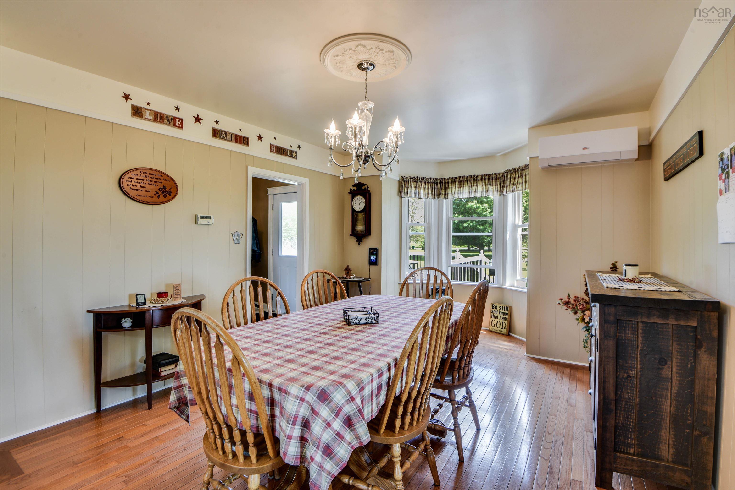 $565,000.00: 4289 West River East Side Road, Durham