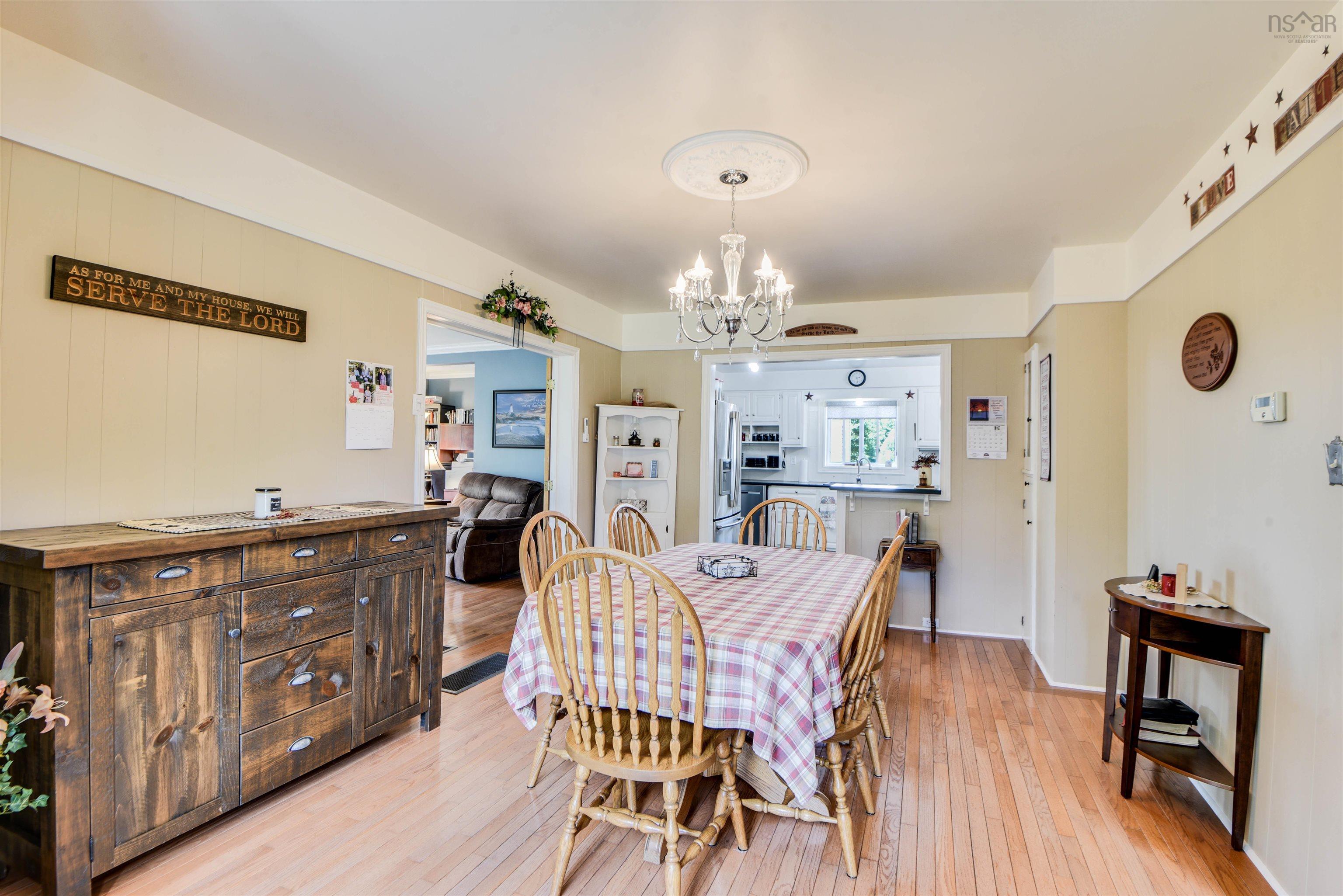 $565,000.00: 4289 West River East Side Road, Durham