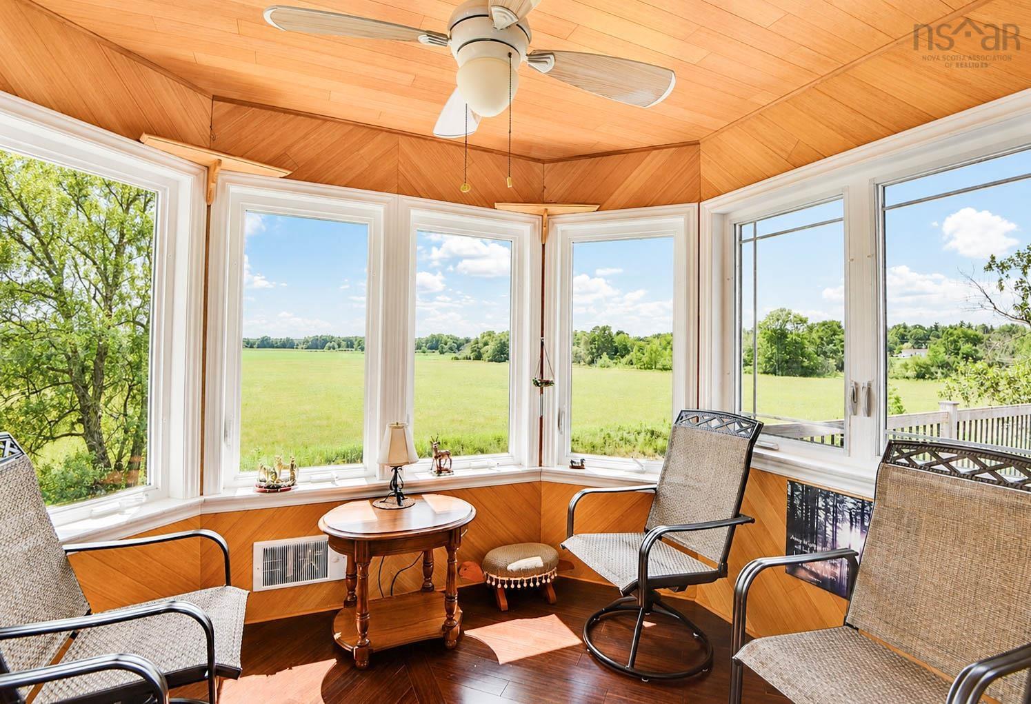 $565,000.00: 4289 West River East Side Road, Durham