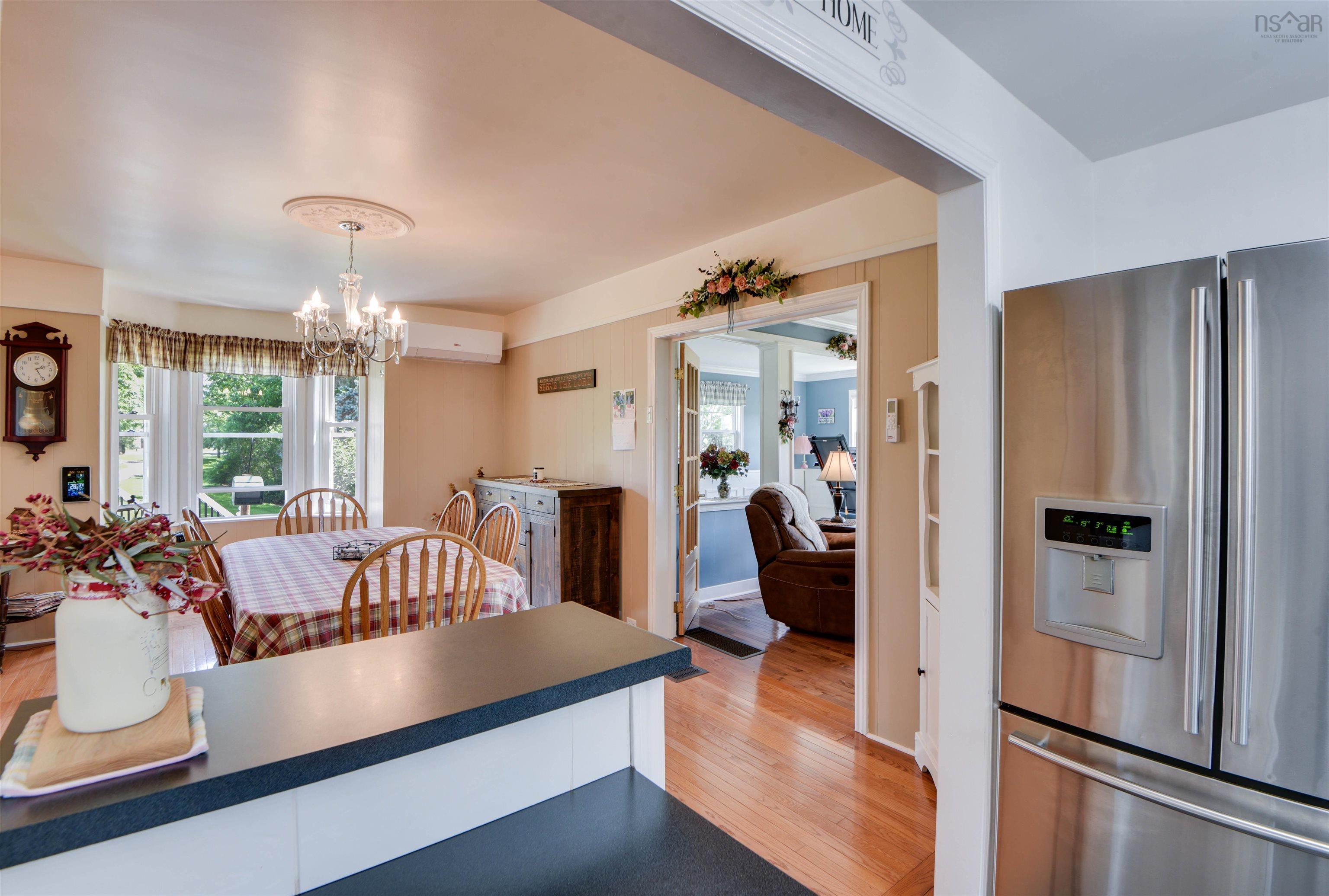 $565,000.00: 4289 West River East Side Road, Durham