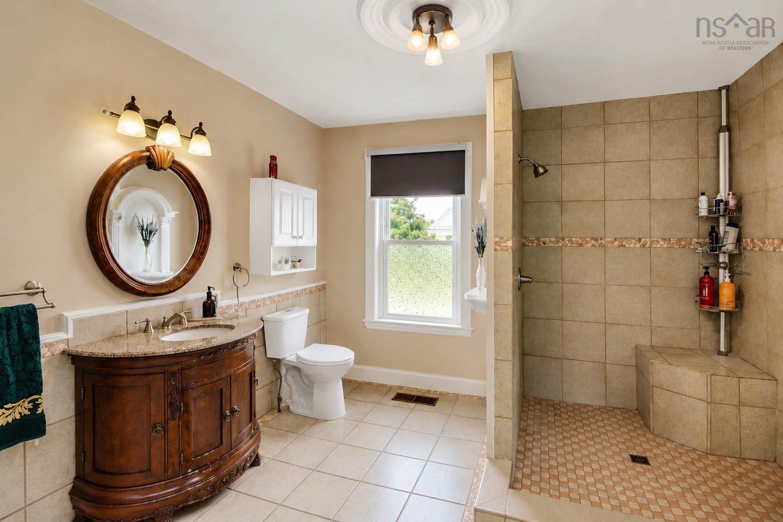 $565,000.00: 4289 West River East Side Road, Durham