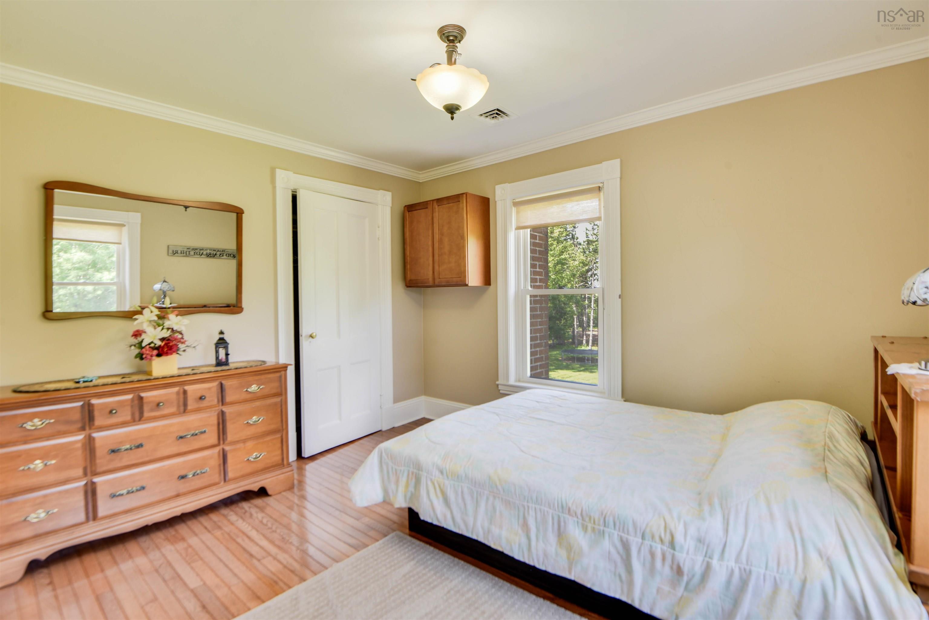 $565,000.00: 4289 West River East Side Road, Durham