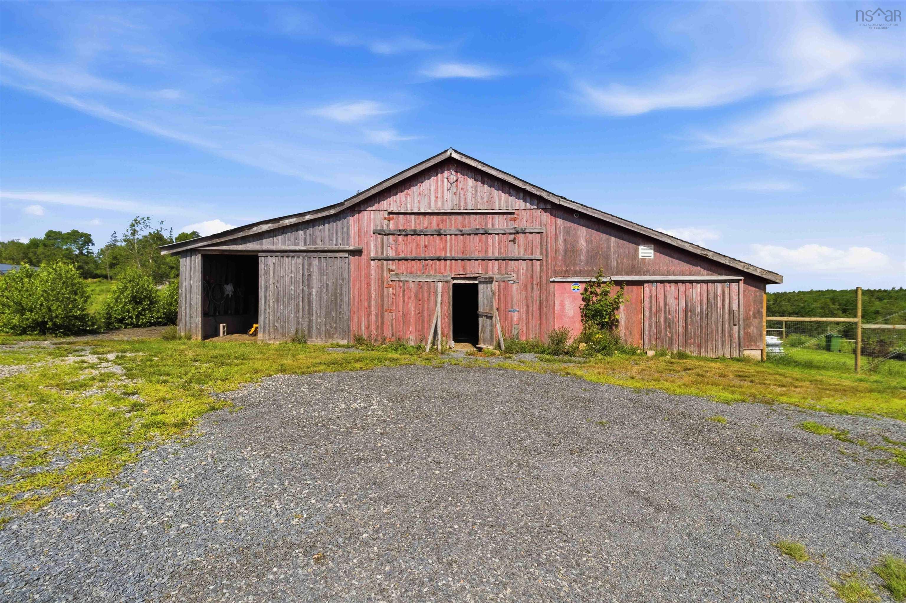 $749,900.00: 1368 Highway 208, Simpsons Corner