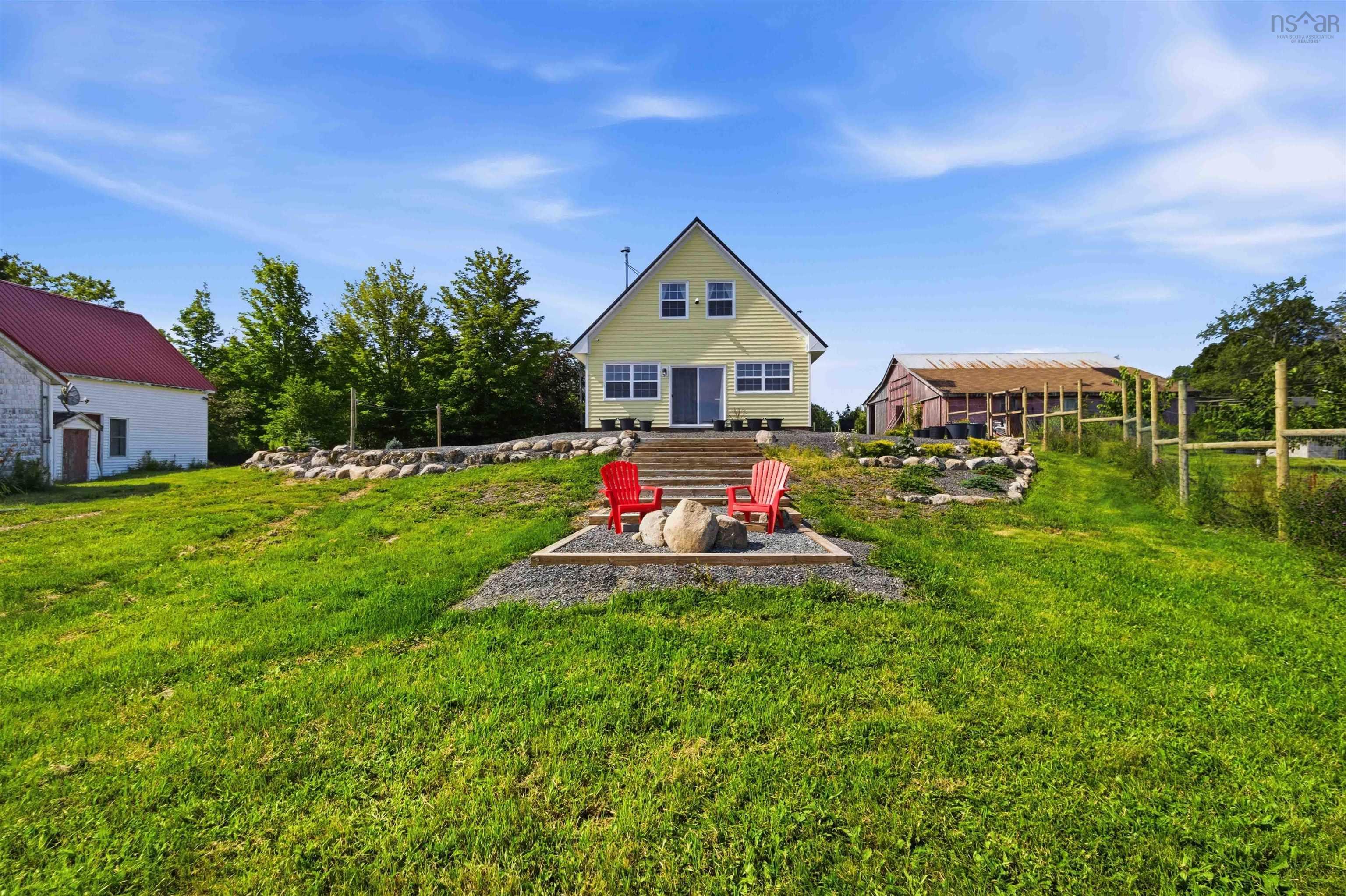 $749,900.00: 1368 Highway 208, Simpsons Corner