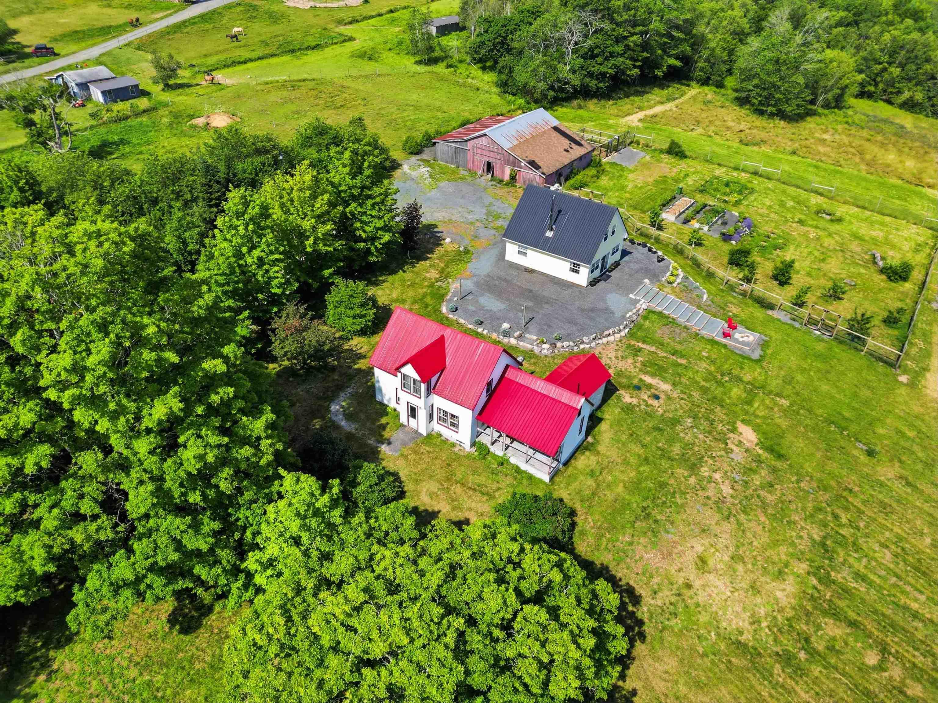 $749,900.00: 1368 Highway 208, Simpsons Corner