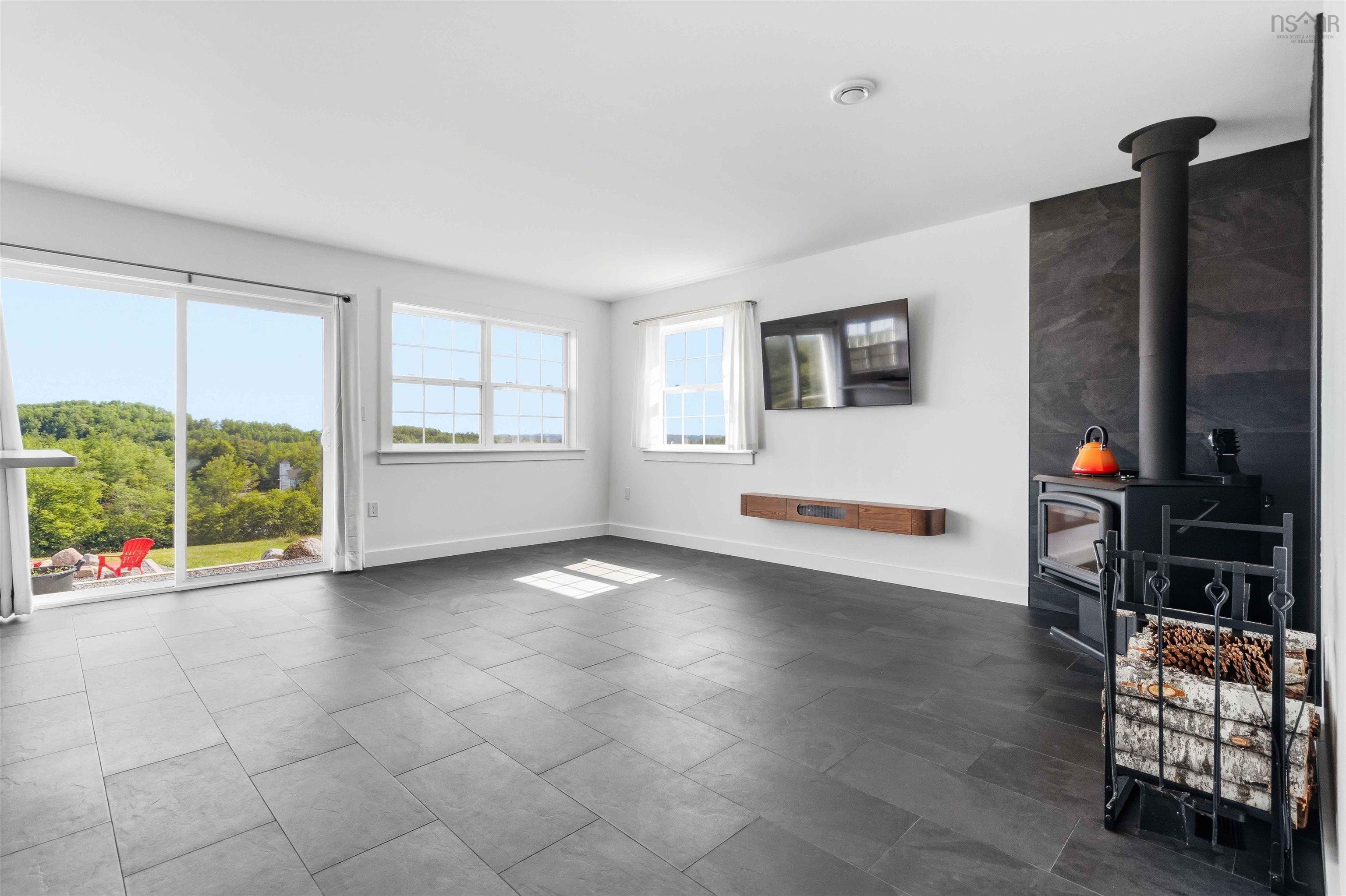 $749,900.00: 1368 Highway 208, Simpsons Corner