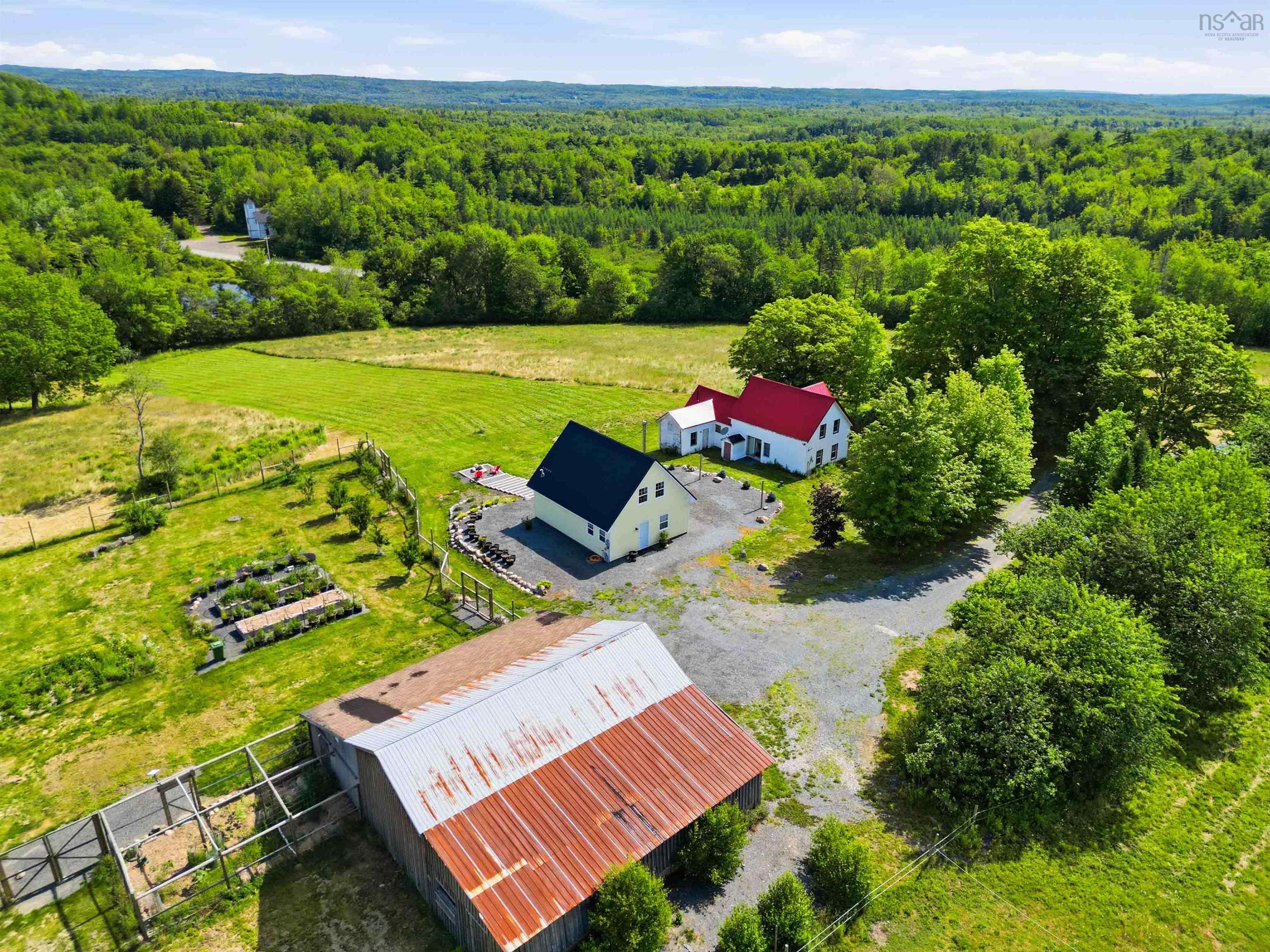 $749,900.00: 1368 Highway 208, Simpsons Corner