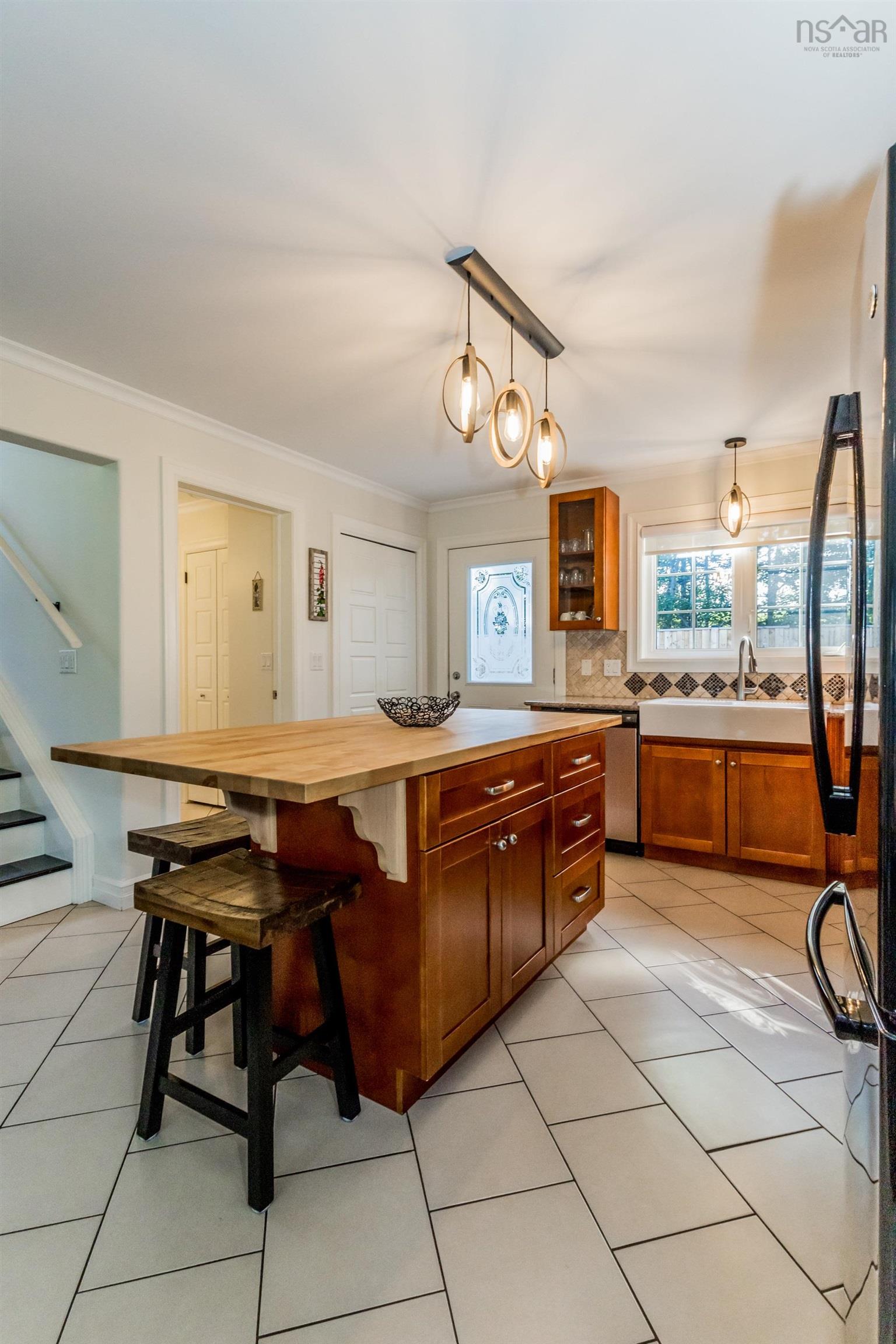 $372,500.00: 219 West Old Post Road, Smiths Cove