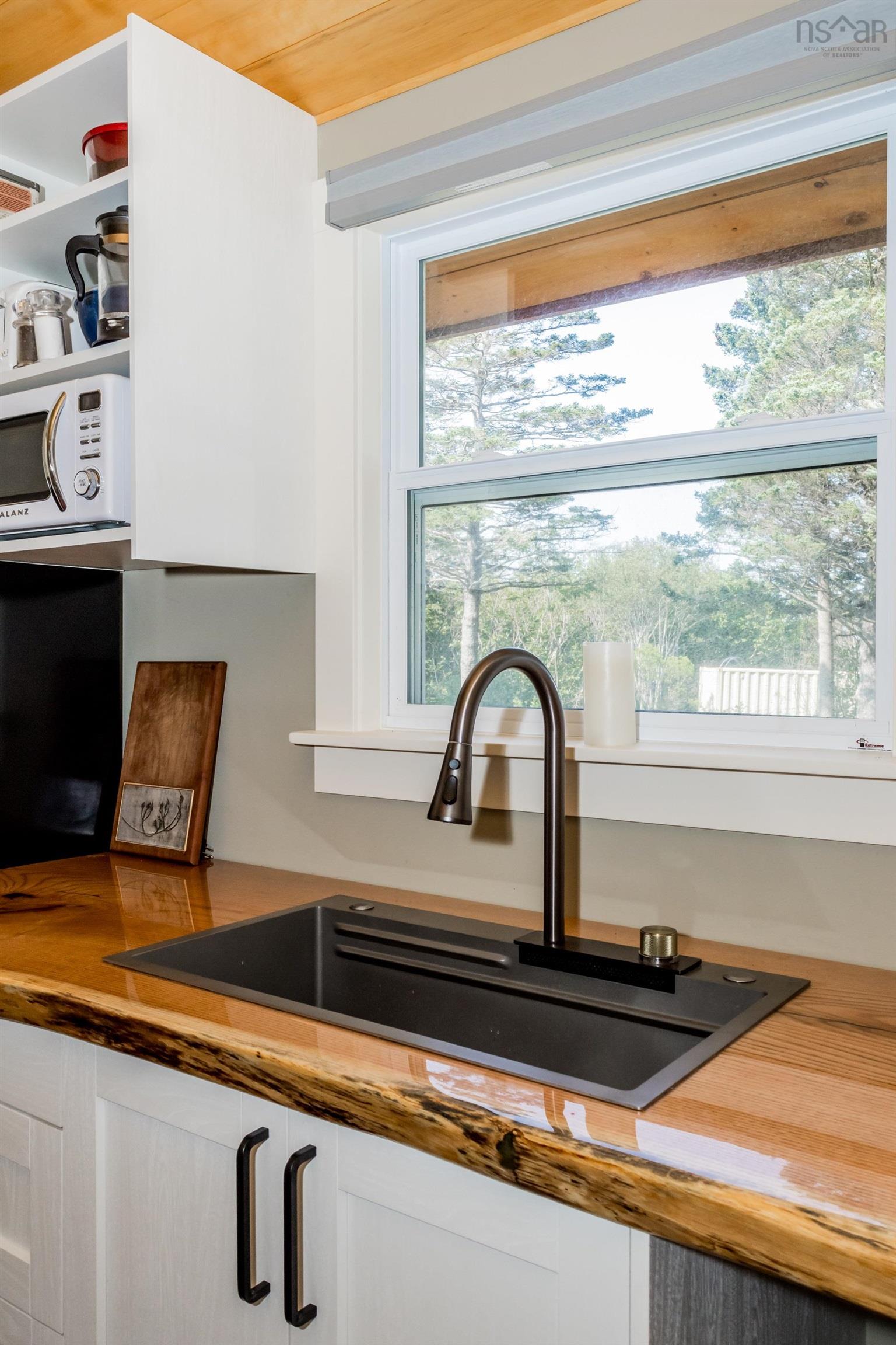 $279,500.00: 6829 Highway 101, Gilberts Cove