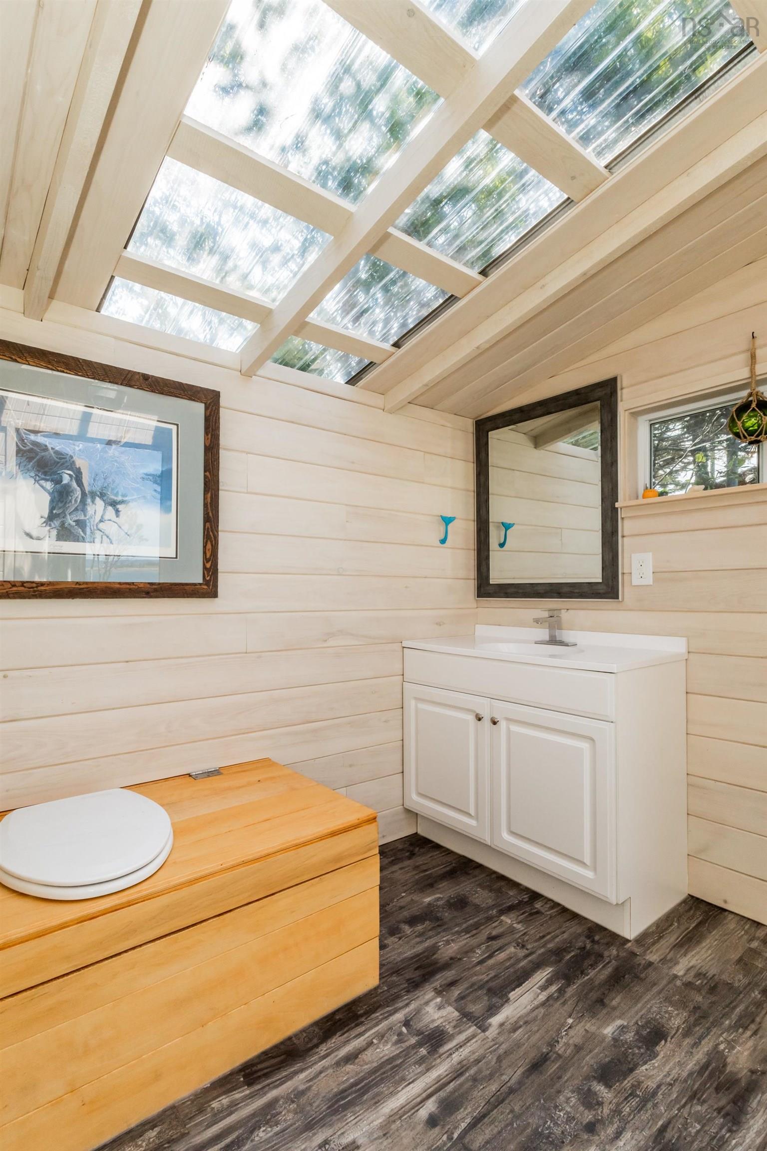 $279,500.00: 6829 Highway 101, Gilberts Cove
