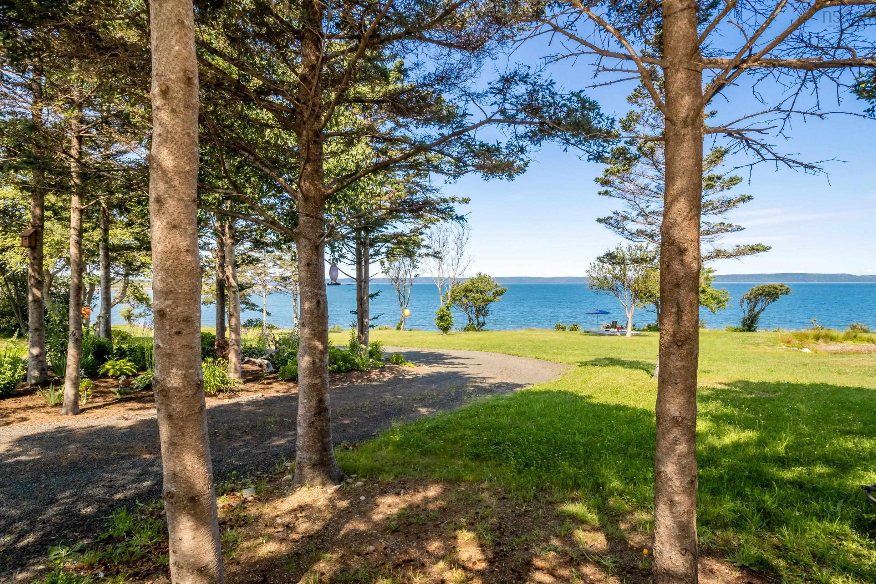 $279,500.00: 6829 Highway 101, Gilberts Cove