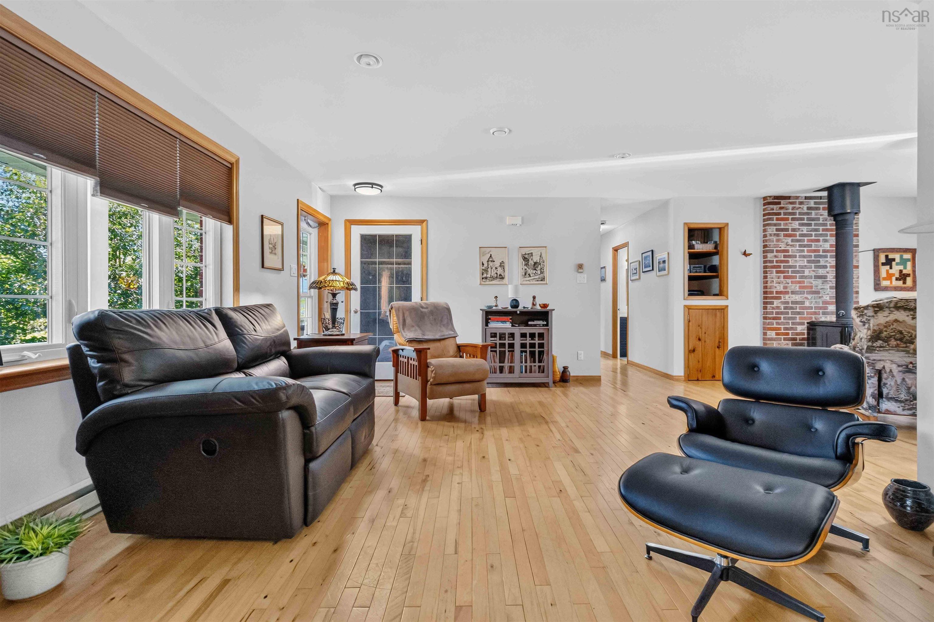 $519,900.00: 32 Pinecrest Boulevard, Bridgewater