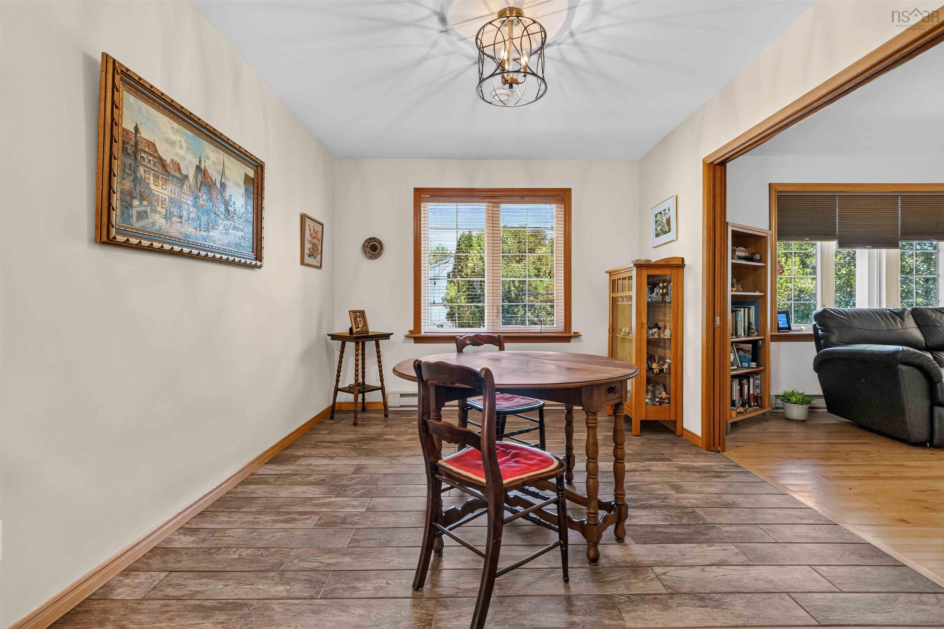 $519,900.00: 32 Pinecrest Boulevard, Bridgewater