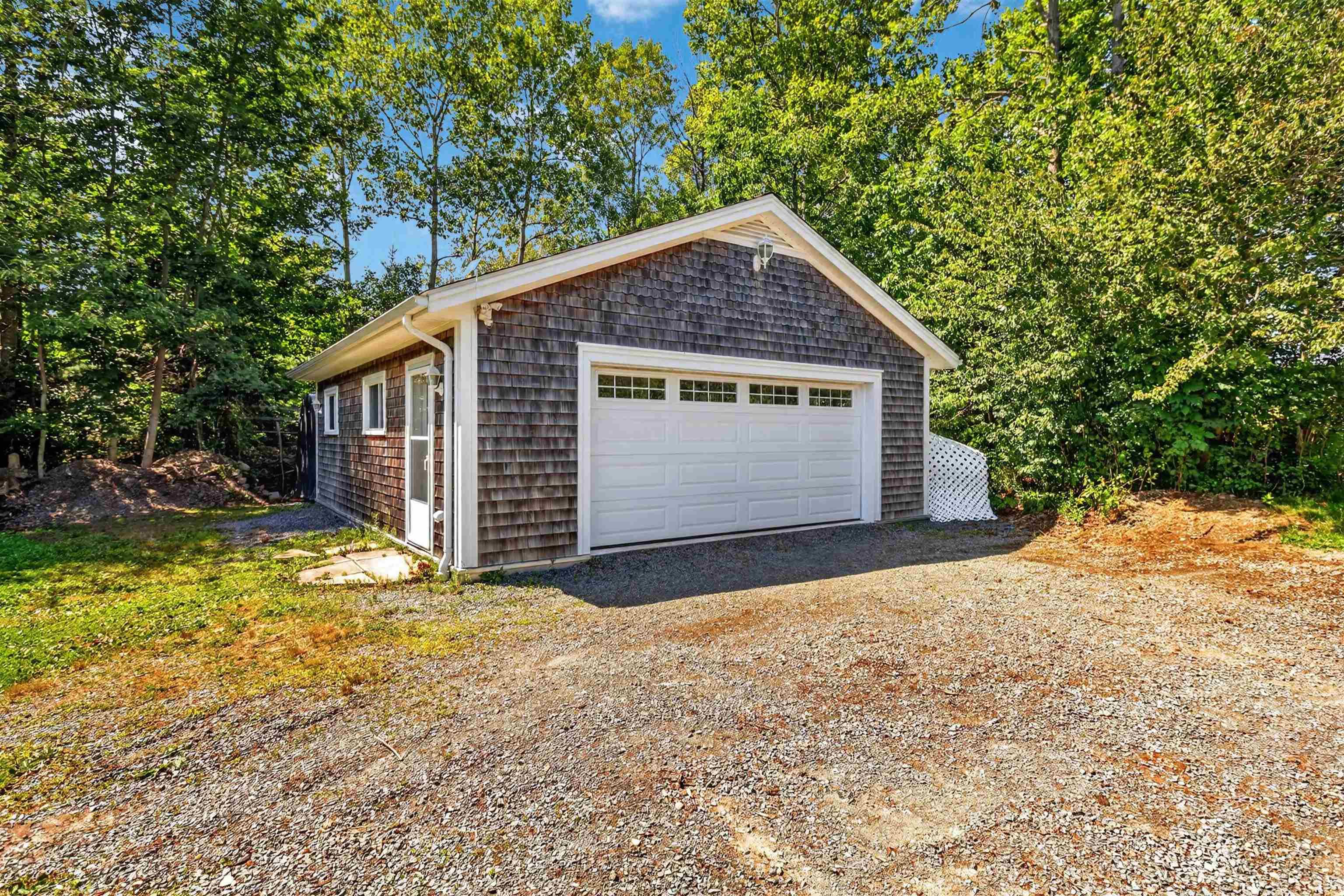 $519,900.00: 32 Pinecrest Boulevard, Bridgewater