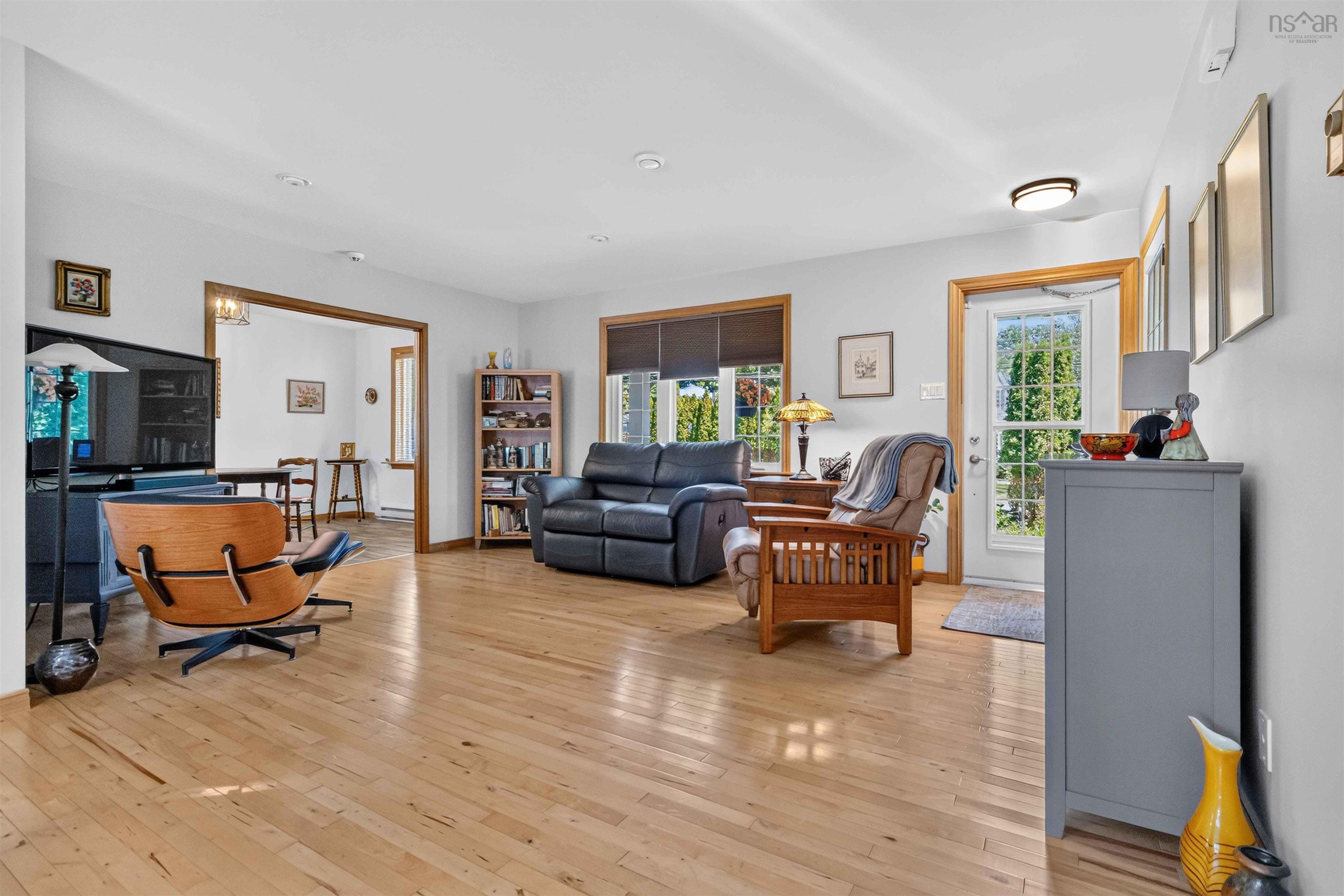 $519,900.00: 32 Pinecrest Boulevard, Bridgewater