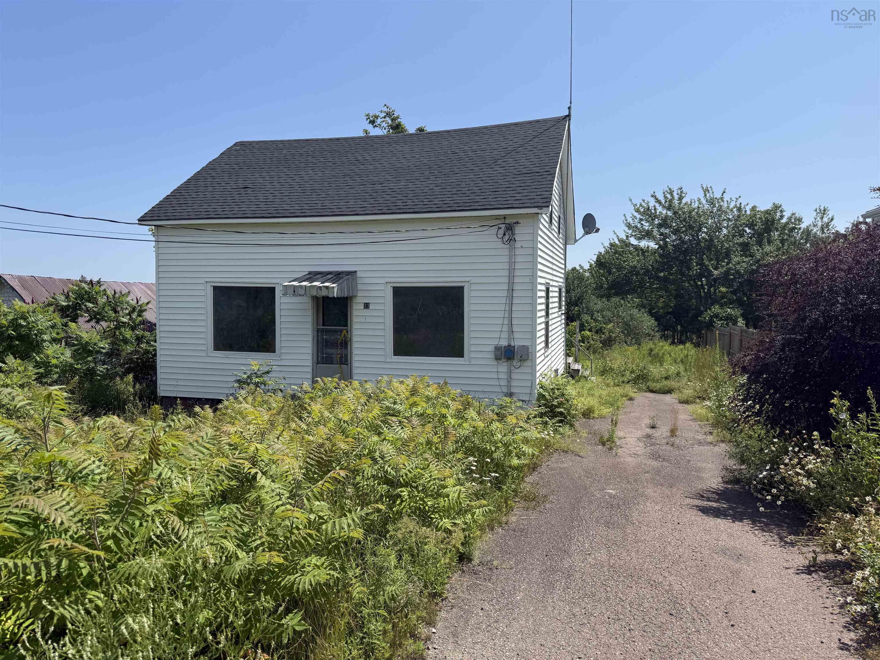 $44,900.00: 33 South Street, Springhill