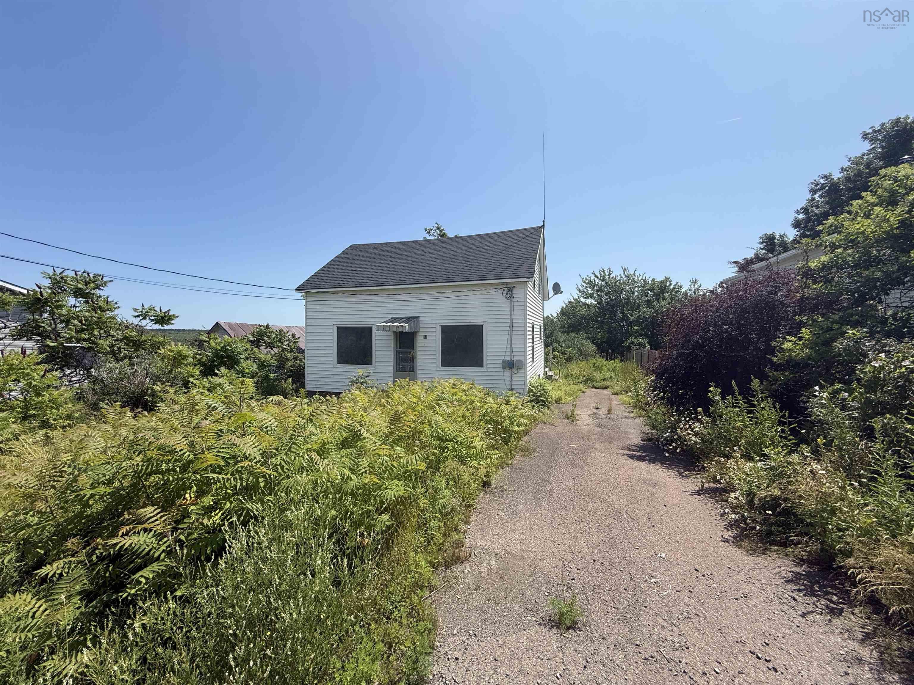 $44,900.00: 33 South Street, Springhill