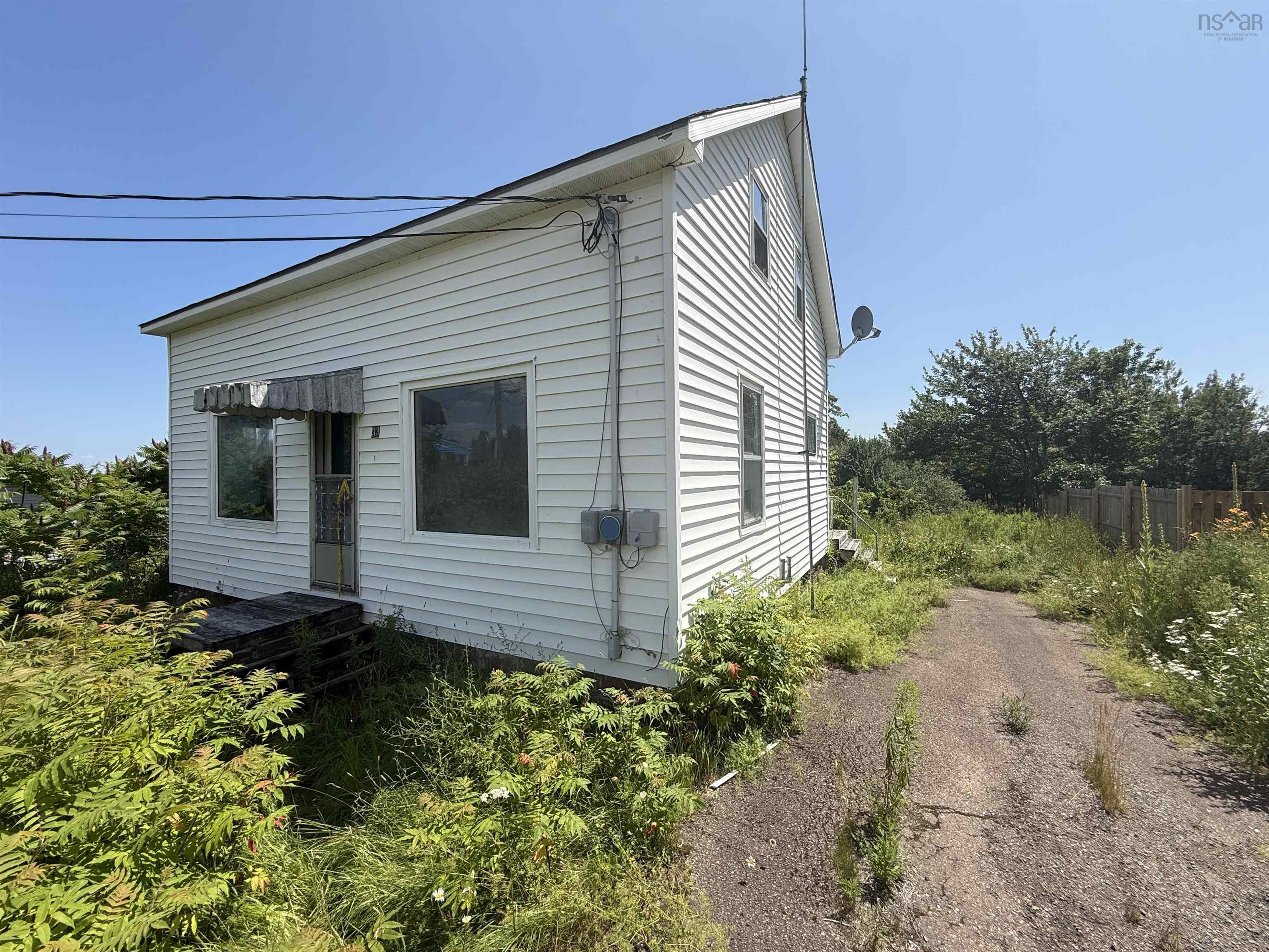 $44,900.00: 33 South Street, Springhill