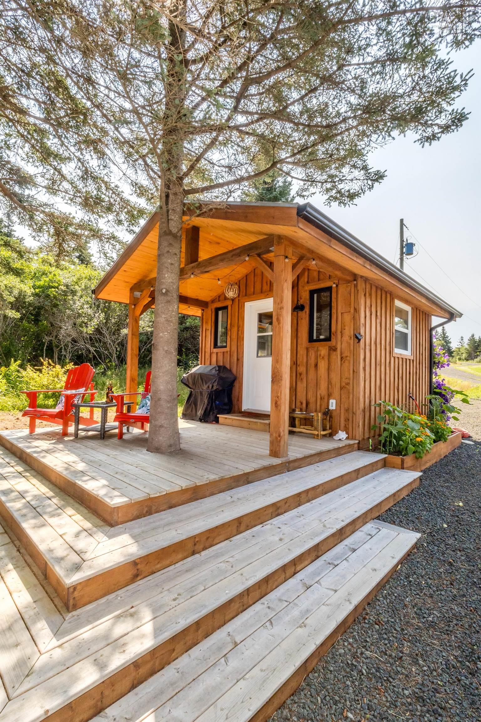$279,500.00: 6829 Highway 101, Gilberts Cove