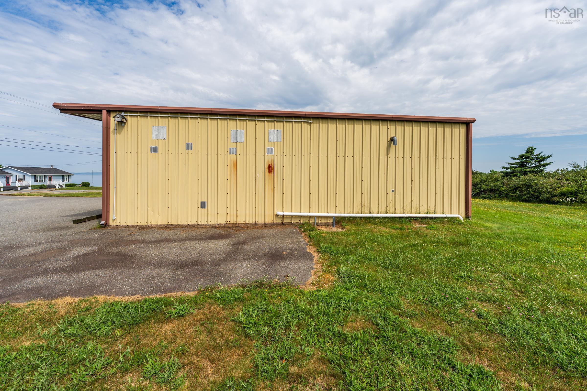 $499,000.00: 40 Schoolhouse Road, Grosses Coques