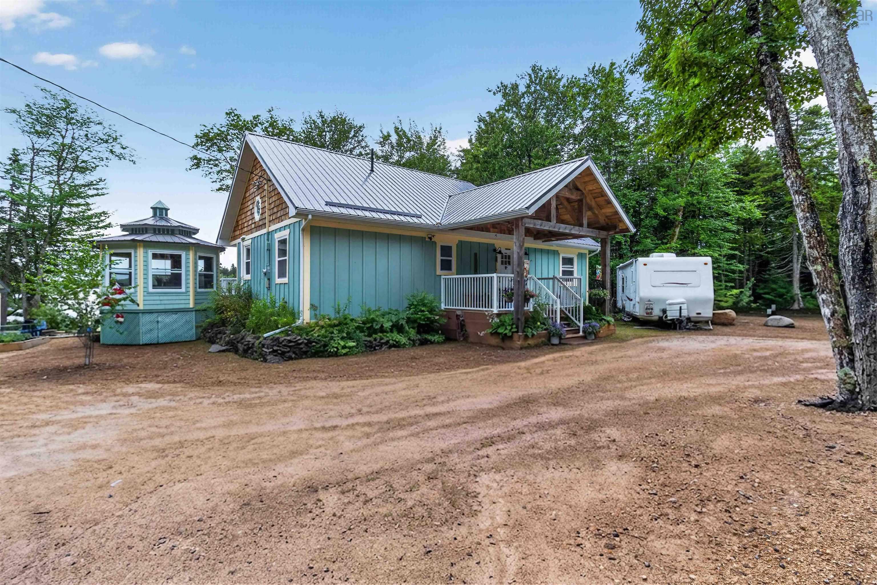 $649,900.00: 619 Lakecrest Drive, Armstrong Lake
