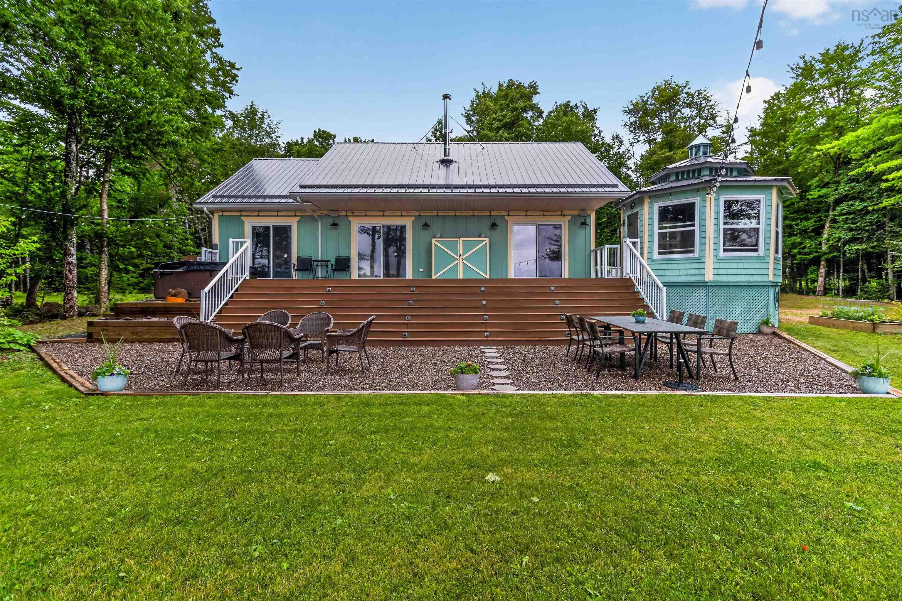 $649,900.00: 619 Lakecrest Drive, Armstrong Lake