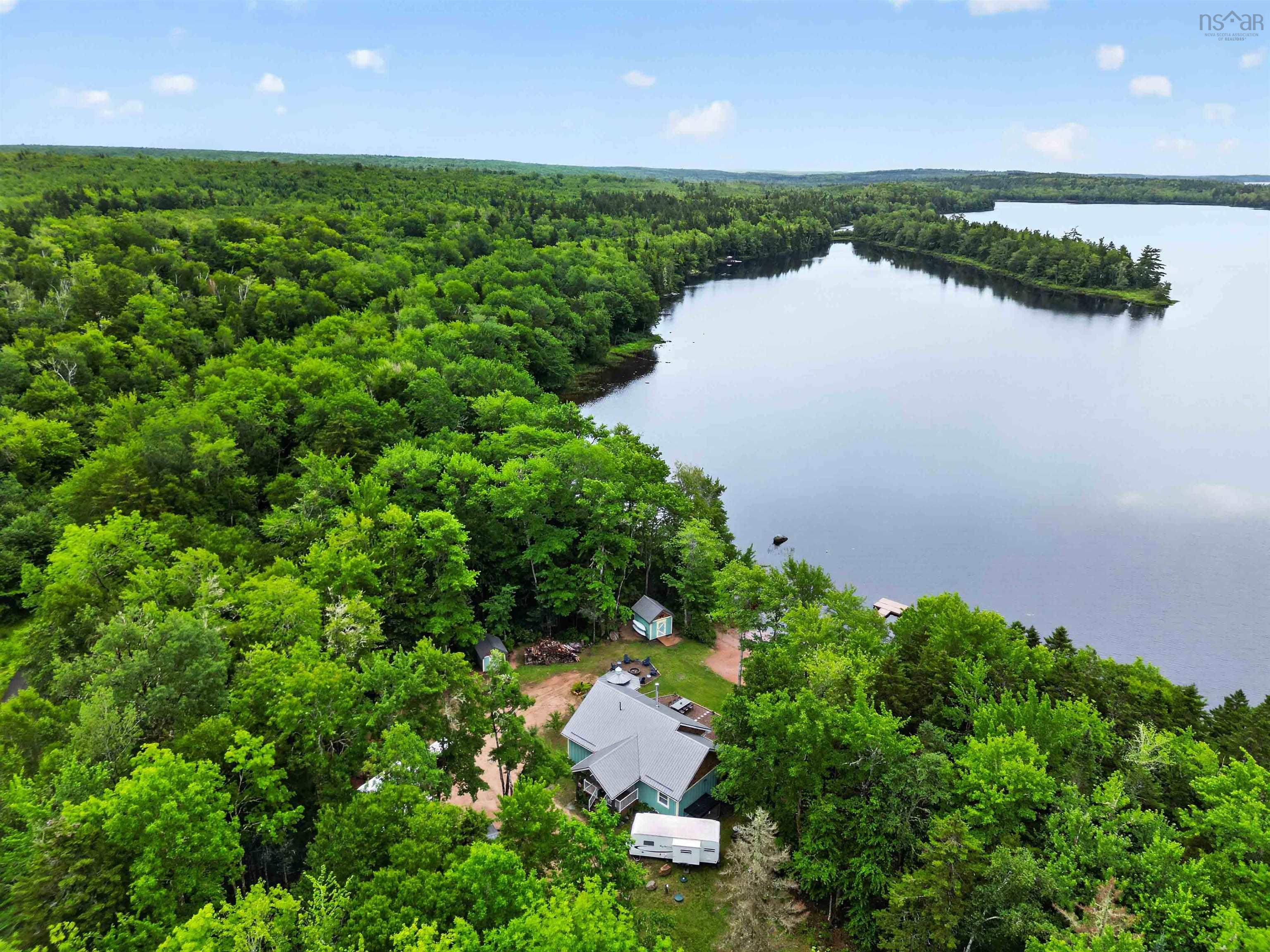 $649,900.00: 619 Lakecrest Drive, Armstrong Lake