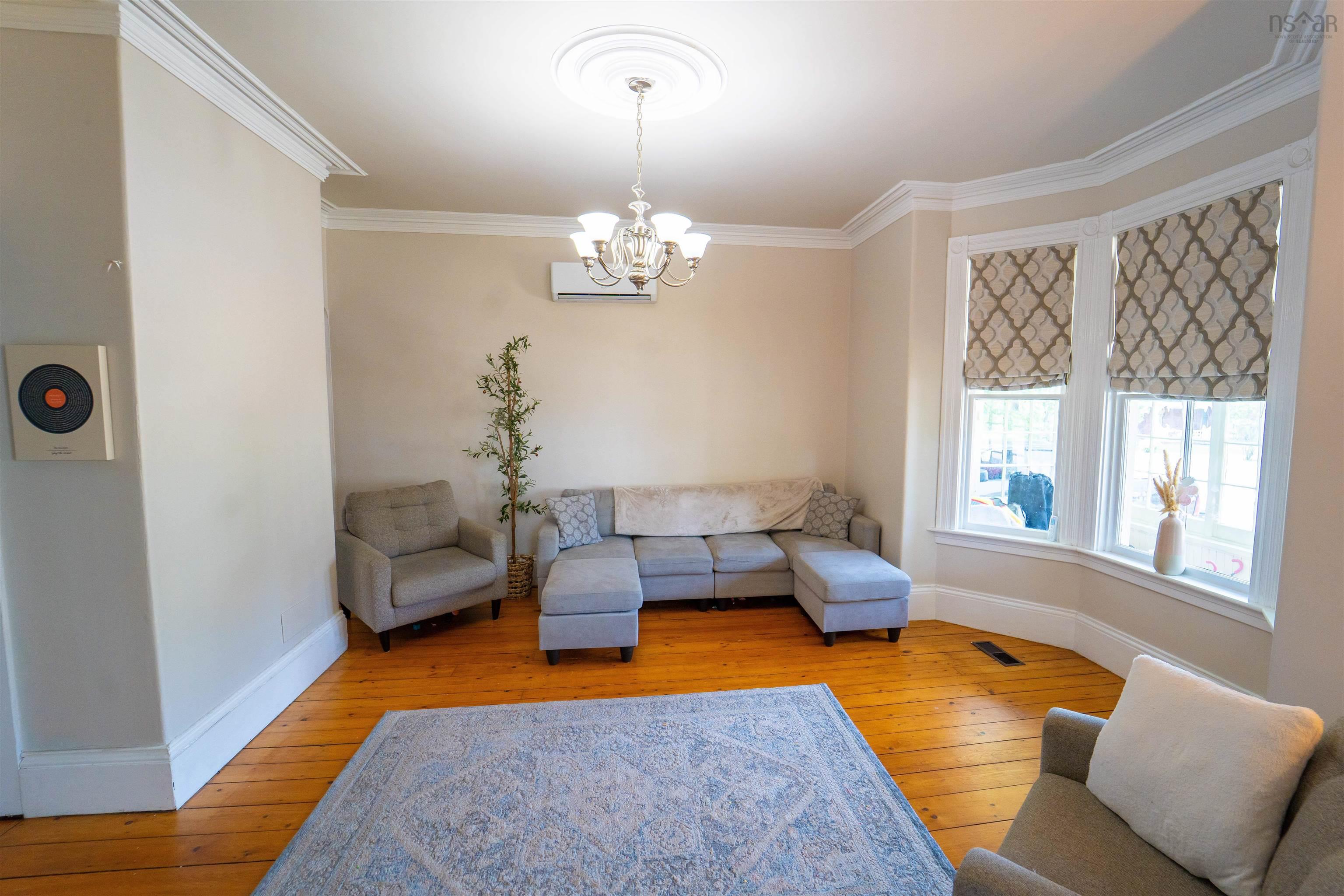 $429,900.00: 42 Victoria Street, Amherst