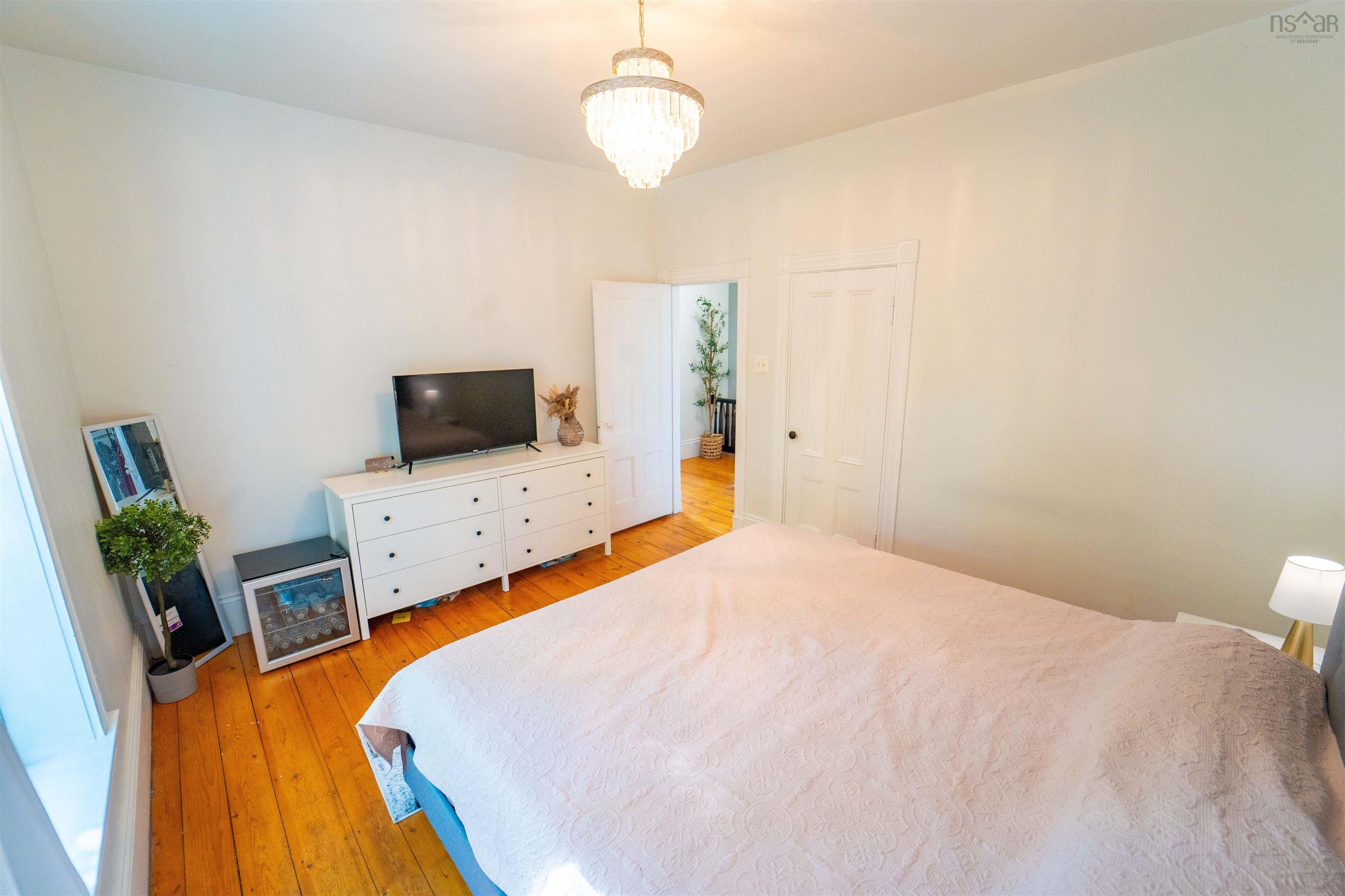 $429,900.00: 42 Victoria Street, Amherst