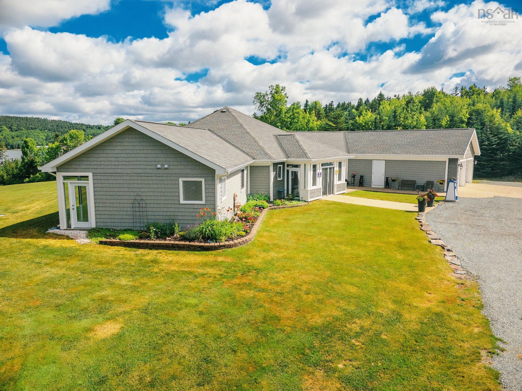 $1,499,000.00: 11637 Highway 16, Boylston